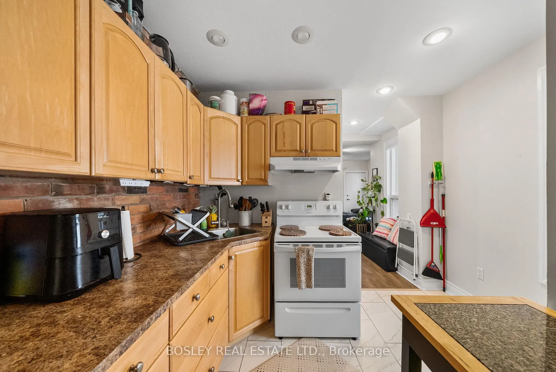 Photo 5 of Unit Main, 229 Woodbine Avenue, Toronto, The Beaches — HOMEH