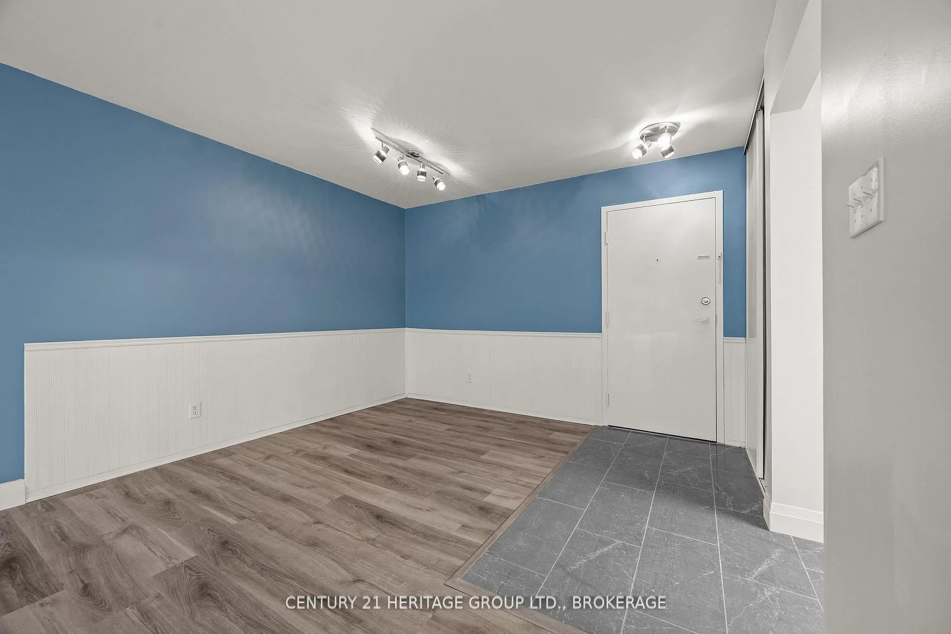 Photo 3 of Unit 202, 561 Armstrong Road, Kingston, East Gardiners Rd — HOMEH