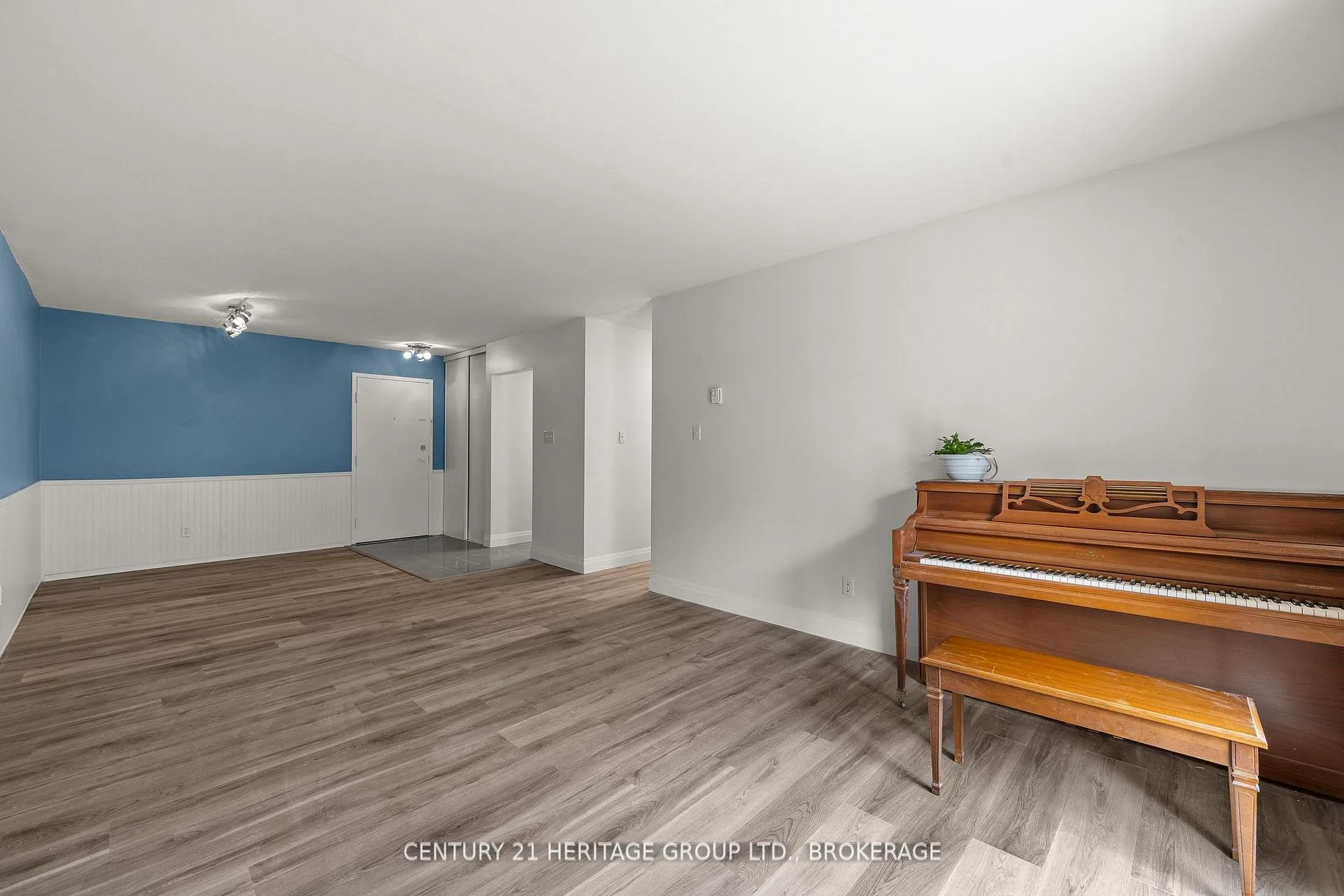 Photo 7 of Unit 202, 561 Armstrong Road, Kingston, East Gardiners Rd — HOMEH