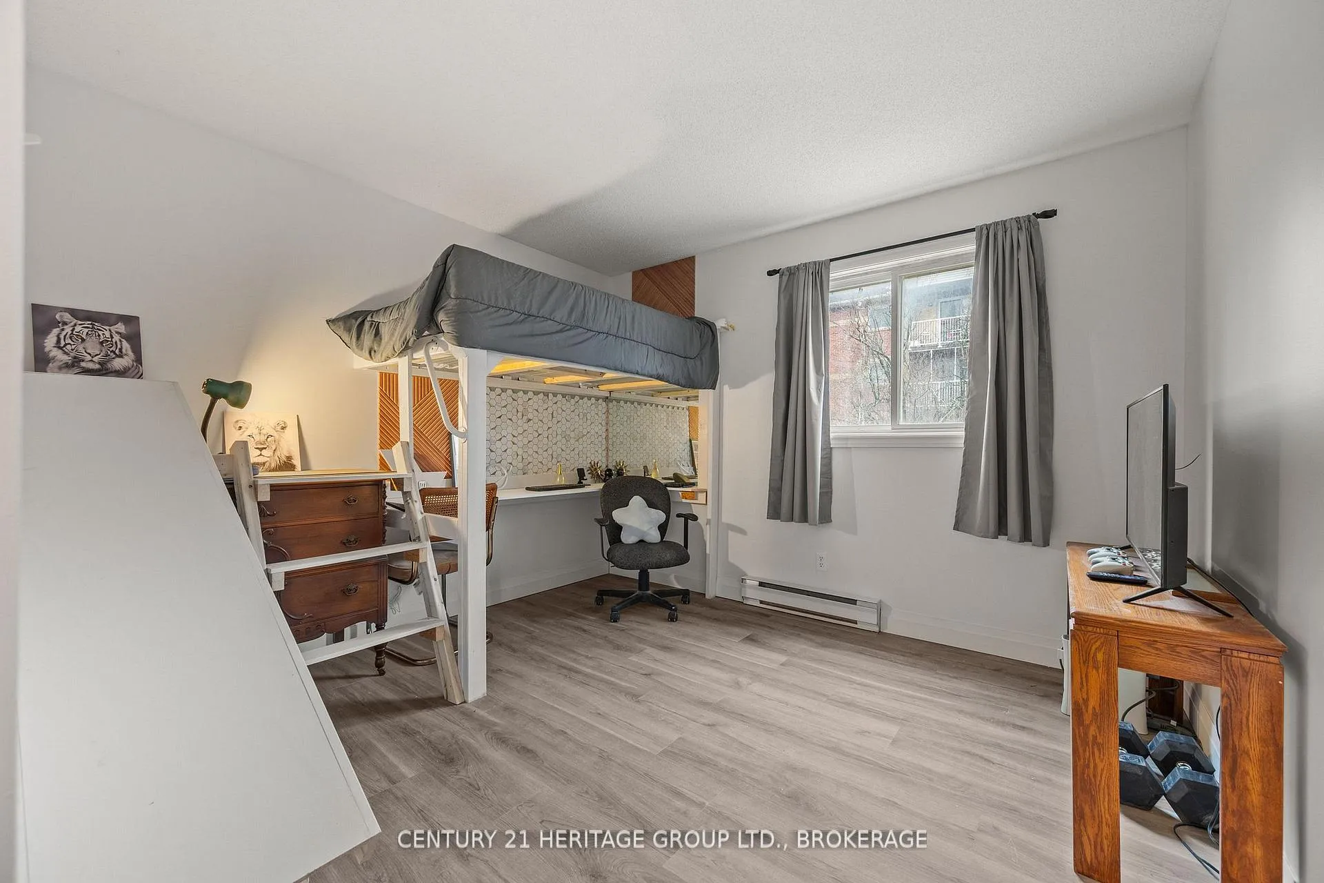 Photo 9 of Unit 202, 561 Armstrong Road, Kingston, East Gardiners Rd — HOMEH
