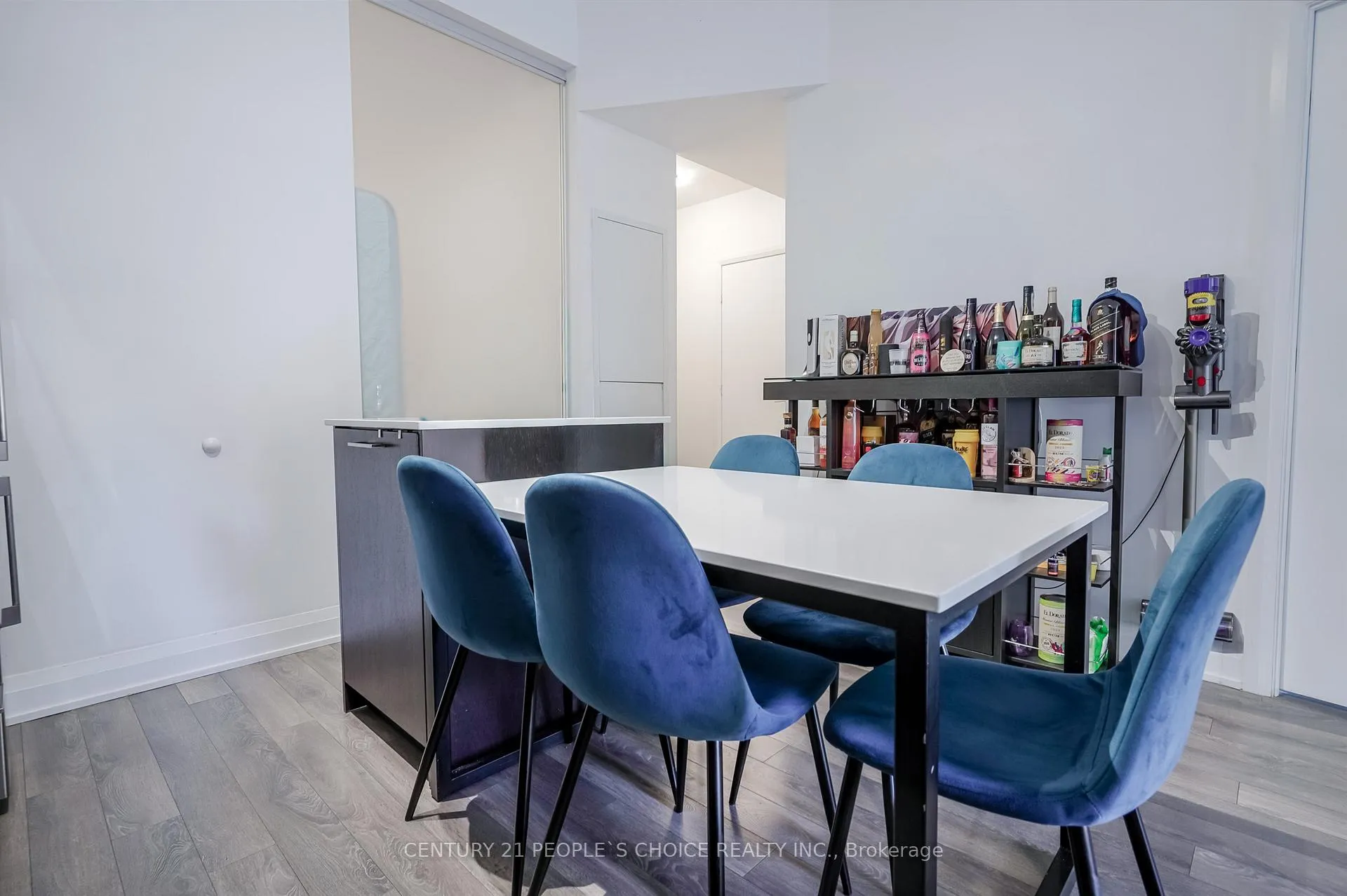 Photo 16 of Unit 110, 4800 Highway 7 Road, Vaughan, East Woodbridge — HOMEH