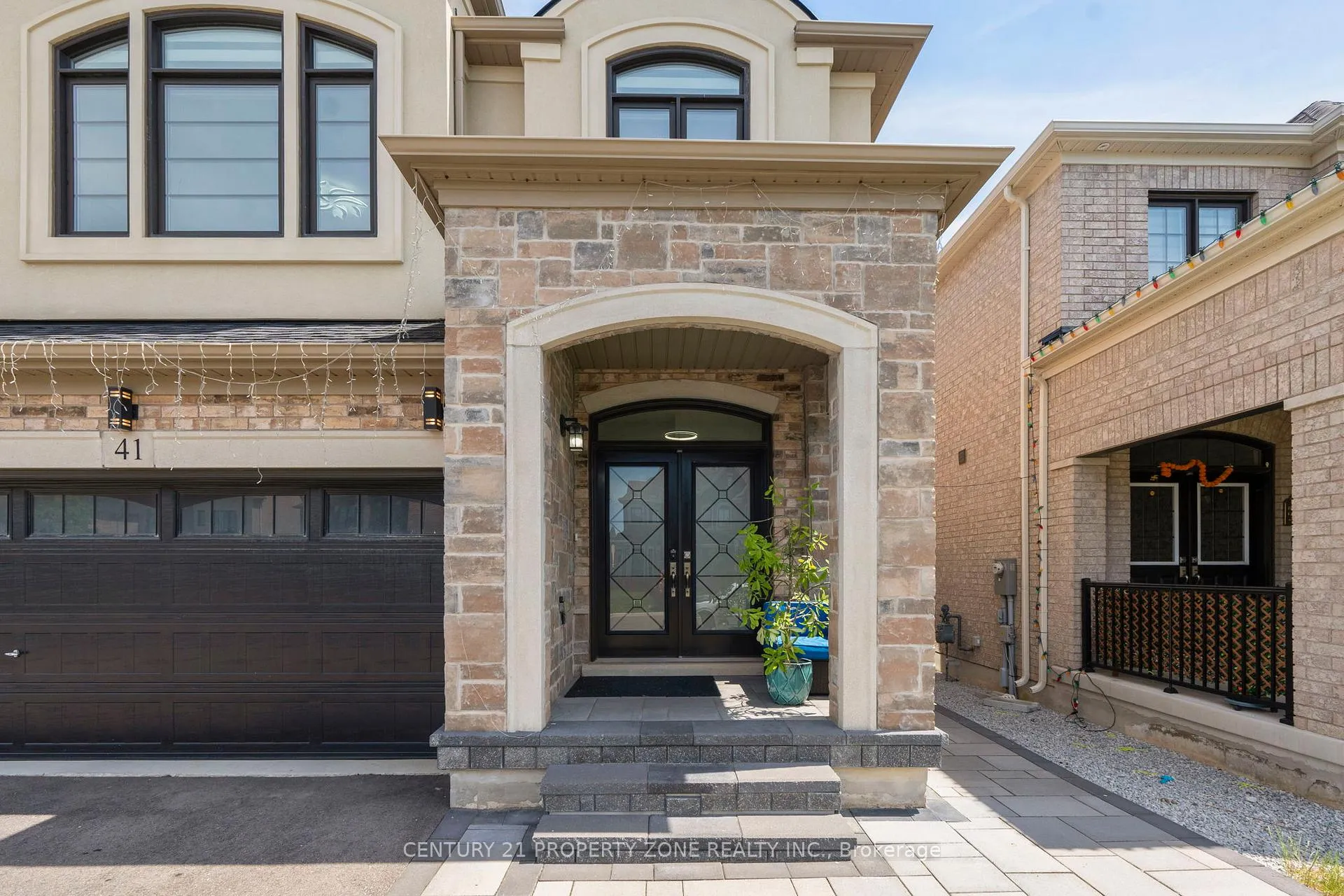 Photo 3 of 41 Merrimac Drive, Brampton, Bram West — HOMEH