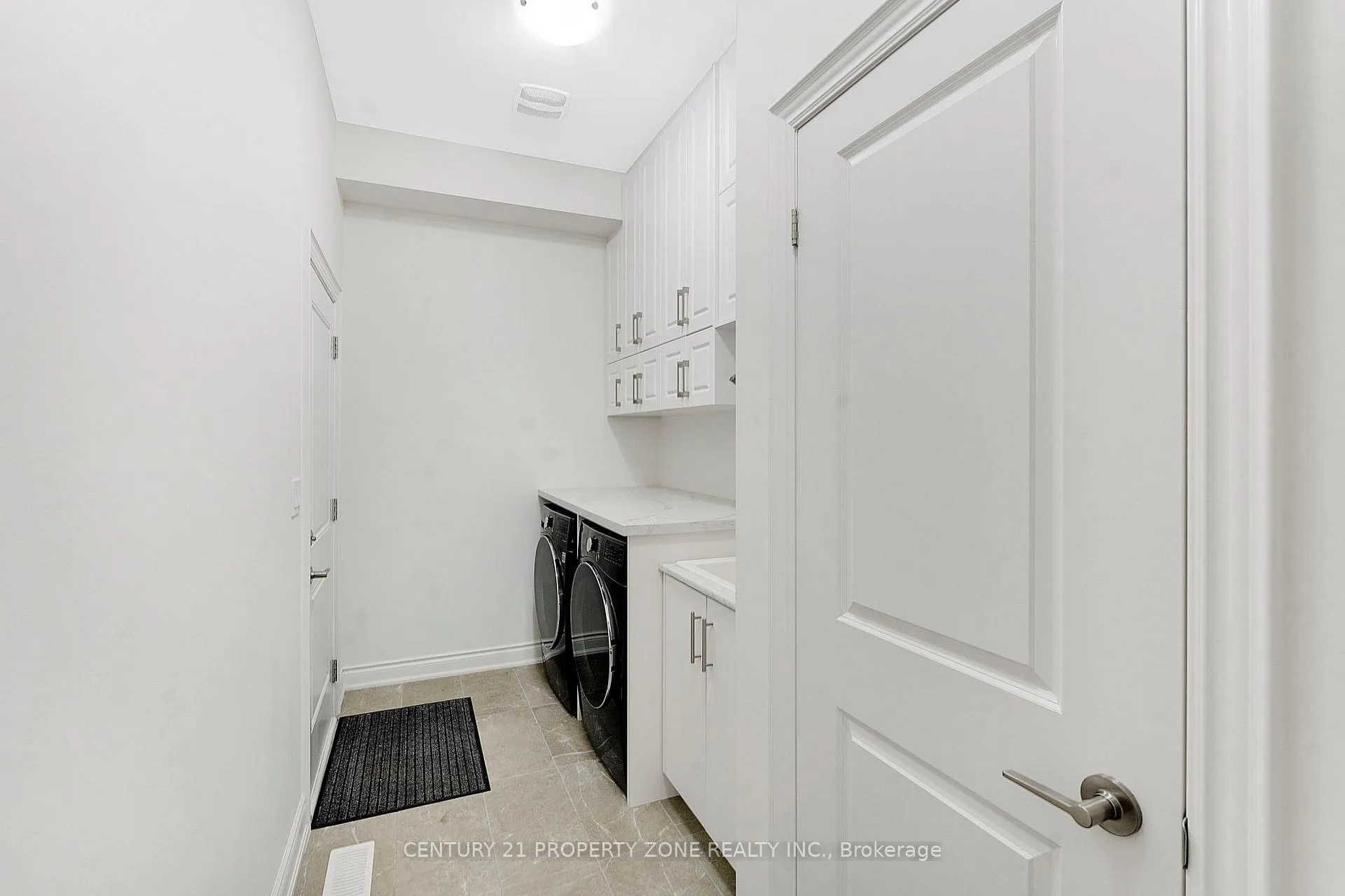 Photo 16 of 41 Merrimac Drive, Brampton, Bram West — HOMEH