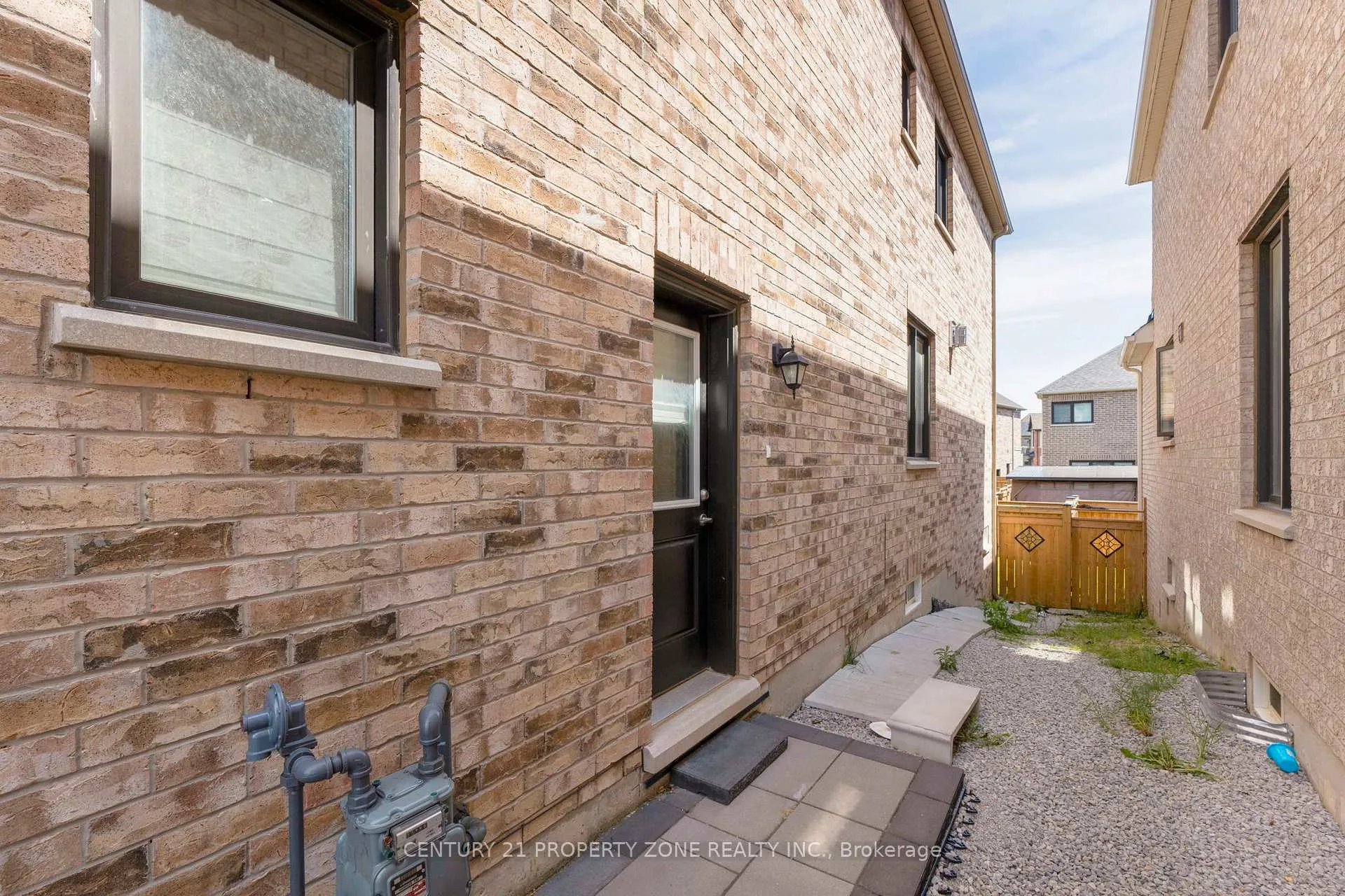 Photo 34 of 41 Merrimac Drive, Brampton, Bram West — HOMEH