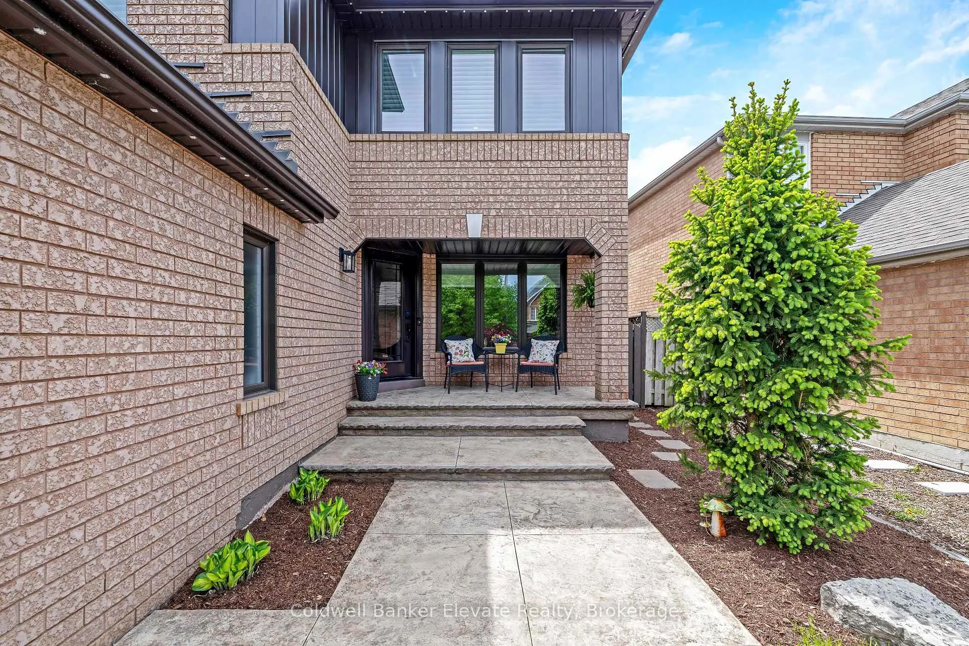 Photo 4 of 52 Curry Crescent, Halton Hills, Georgetown — HOMEH