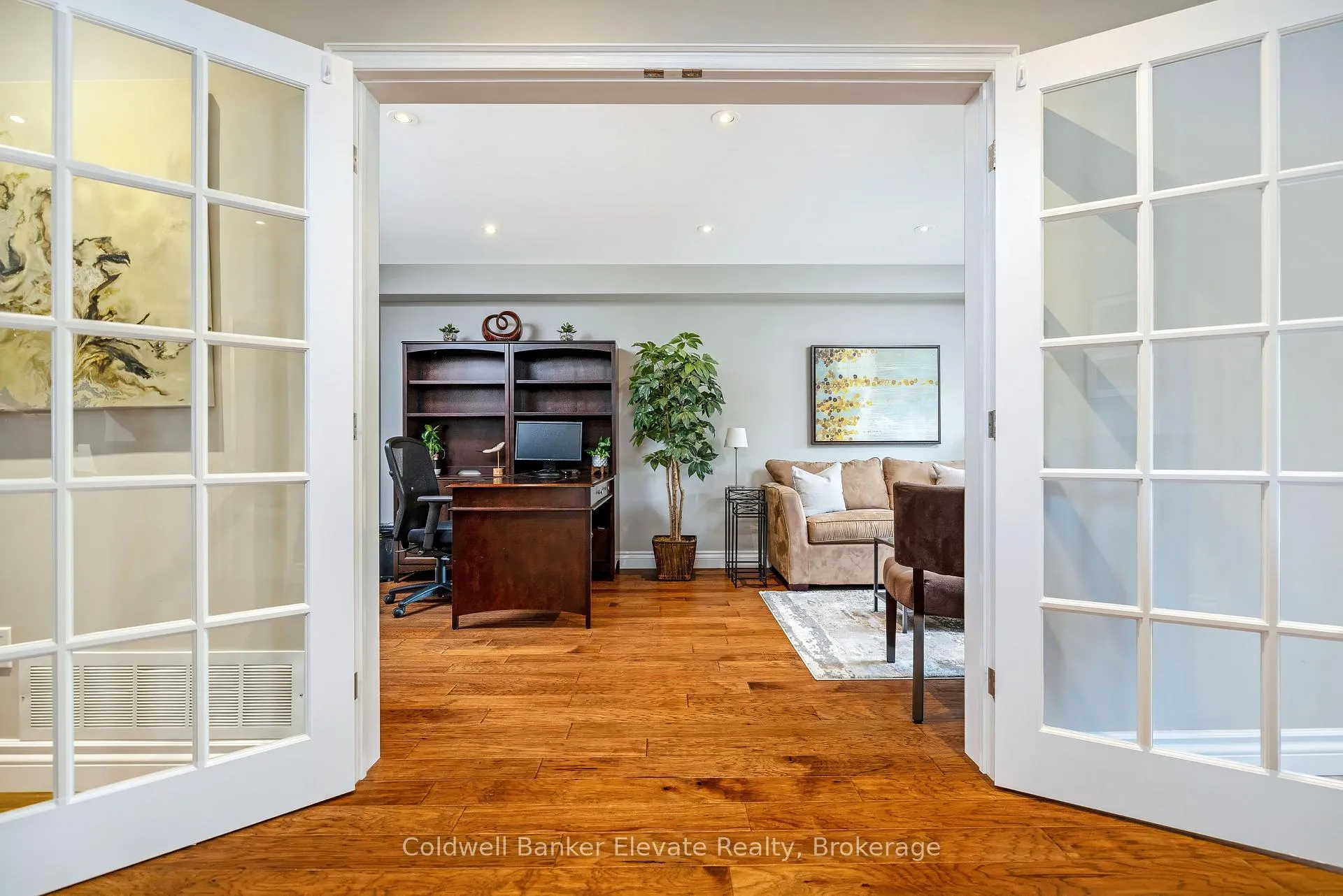 Photo 8 of 52 Curry Crescent, Halton Hills, Georgetown — HOMEH