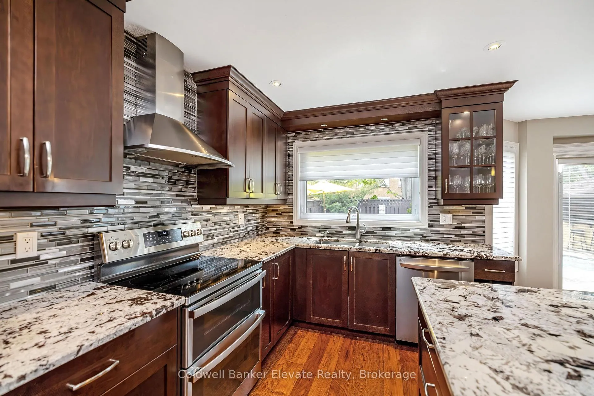 Photo 14 of 52 Curry Crescent, Halton Hills, Georgetown — HOMEH