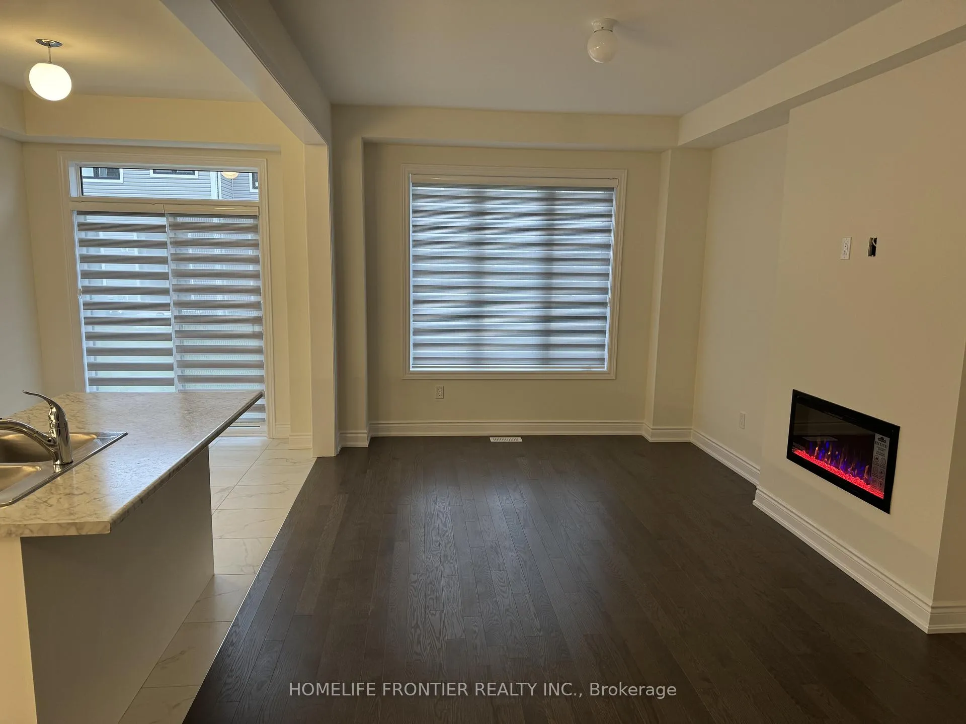 Photo 2 of 10 Durham Avenue, Barrie, Innis-Shore — HOMEH