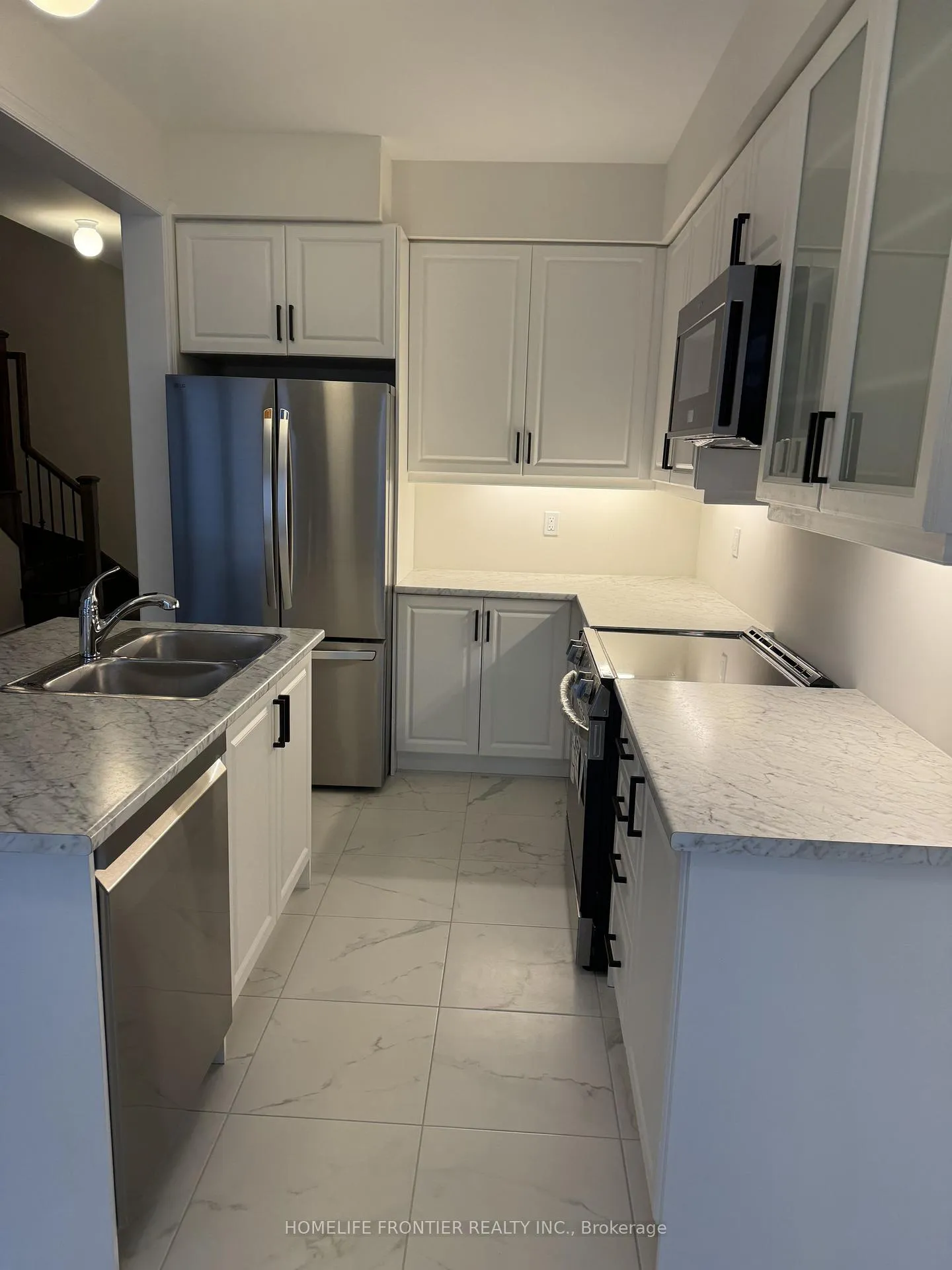 Photo 9 of 10 Durham Avenue, Barrie, Innis-Shore — HOMEH