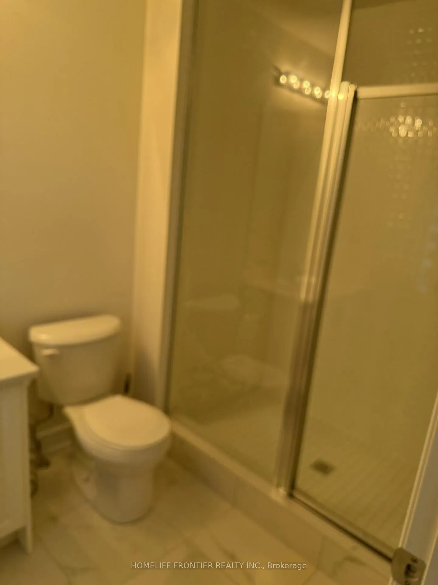 Photo 11 of 10 Durham Avenue, Barrie, Innis-Shore — HOMEH