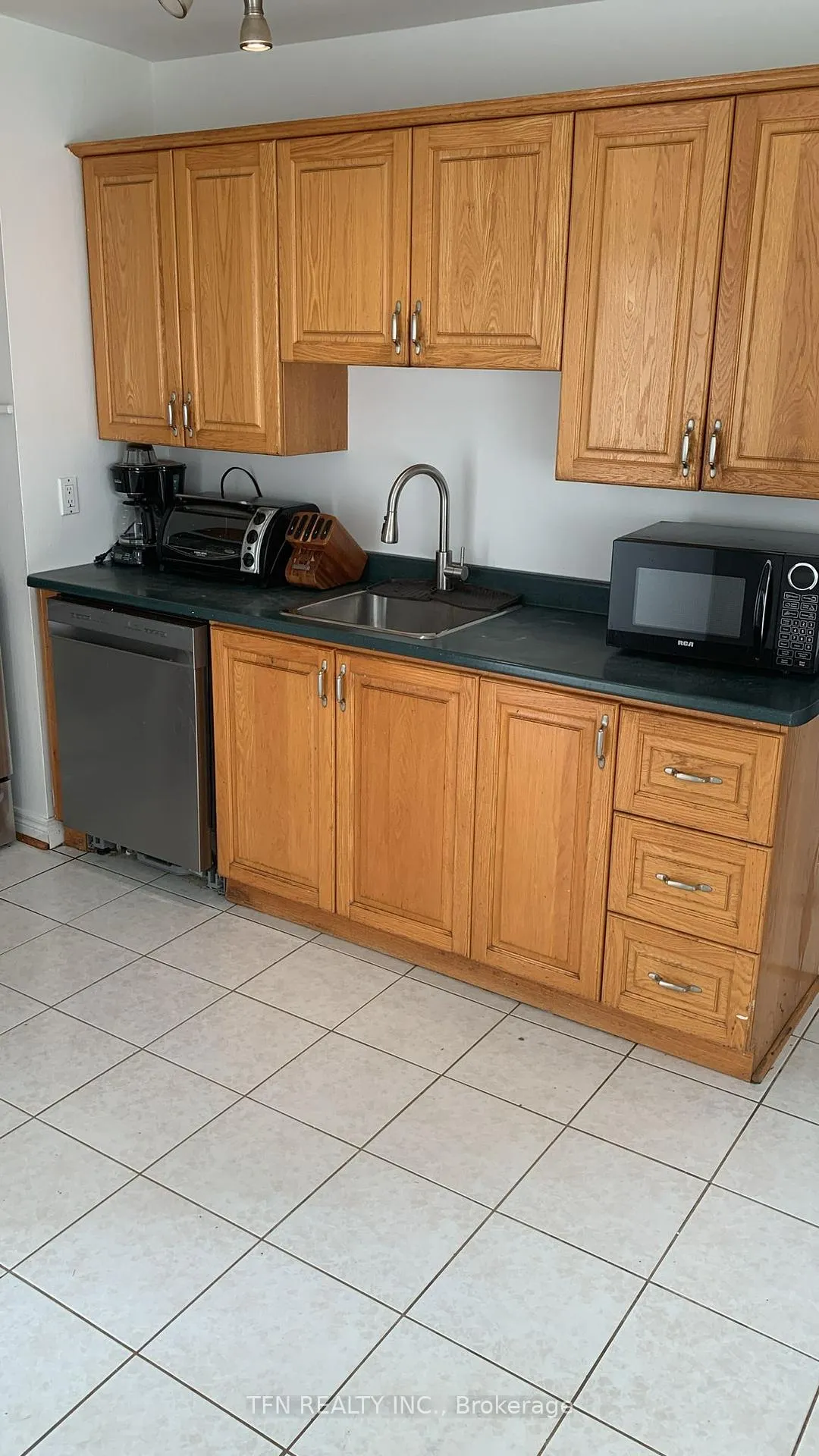 Photo 2 of Unit Upper, 26 Jones Court, Aurora, Aurora Highlands — HOMEH