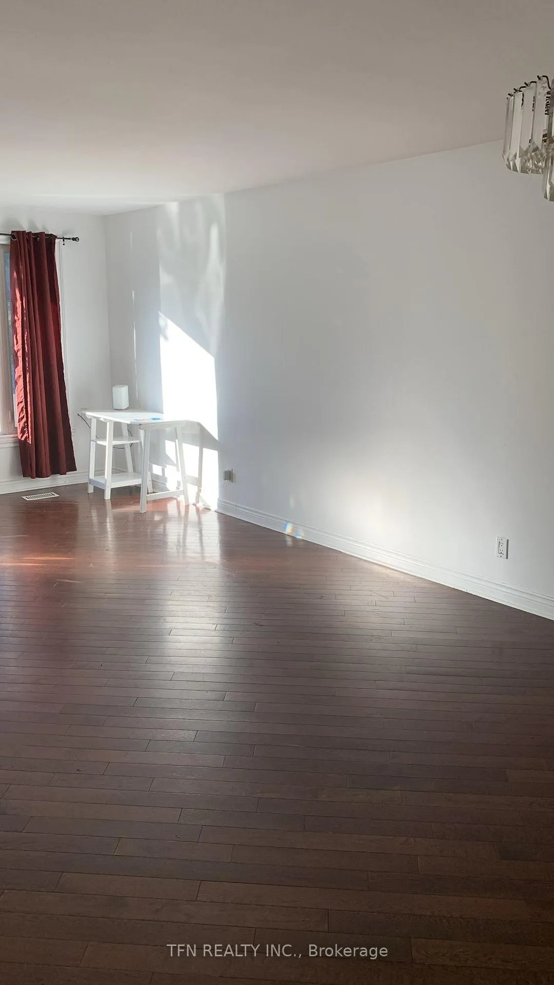 Photo 3 of Unit Upper, 26 Jones Court, Aurora, Aurora Highlands — HOMEH