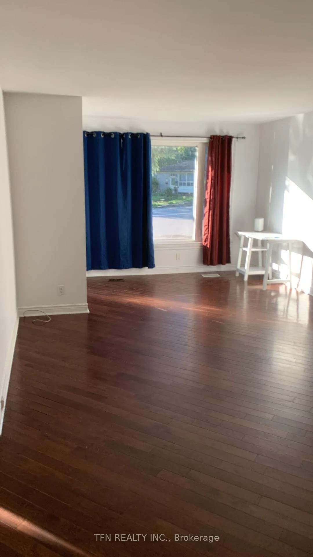 Photo 4 of Unit Upper, 26 Jones Court, Aurora, Aurora Highlands — HOMEH