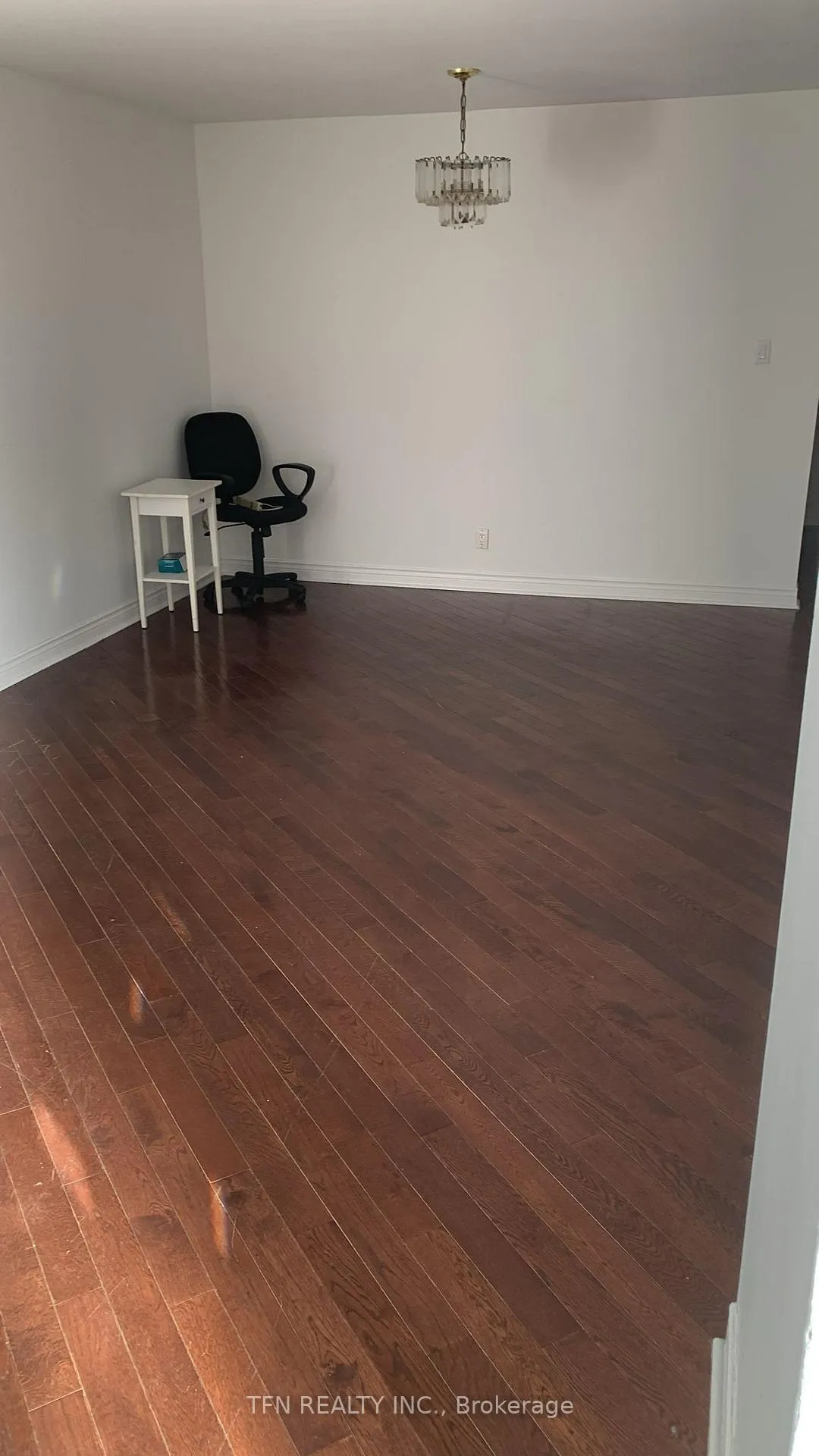 Photo 5 of Unit Upper, 26 Jones Court, Aurora, Aurora Highlands — HOMEH