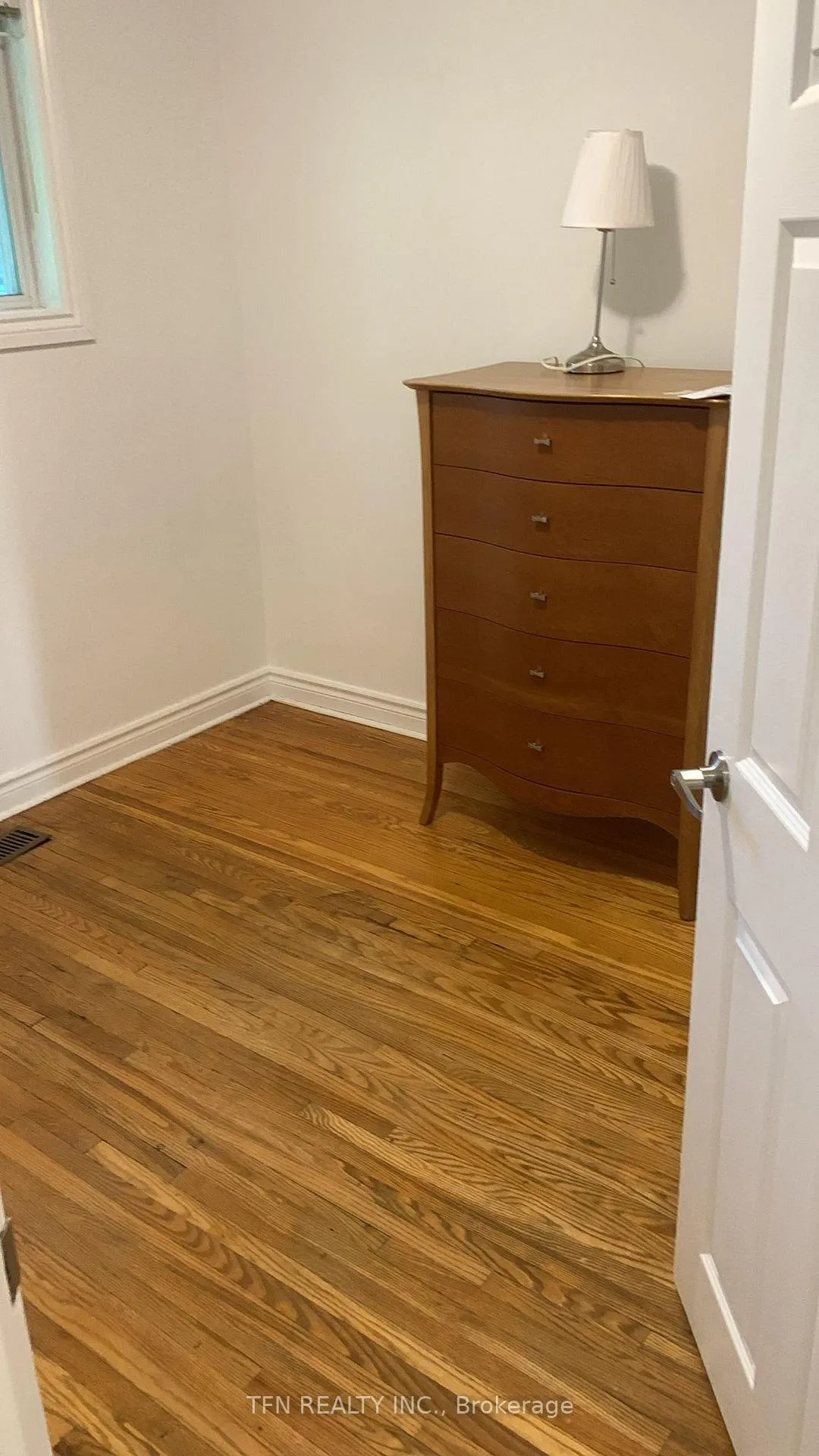 Photo 7 of Unit Upper, 26 Jones Court, Aurora, Aurora Highlands — HOMEH