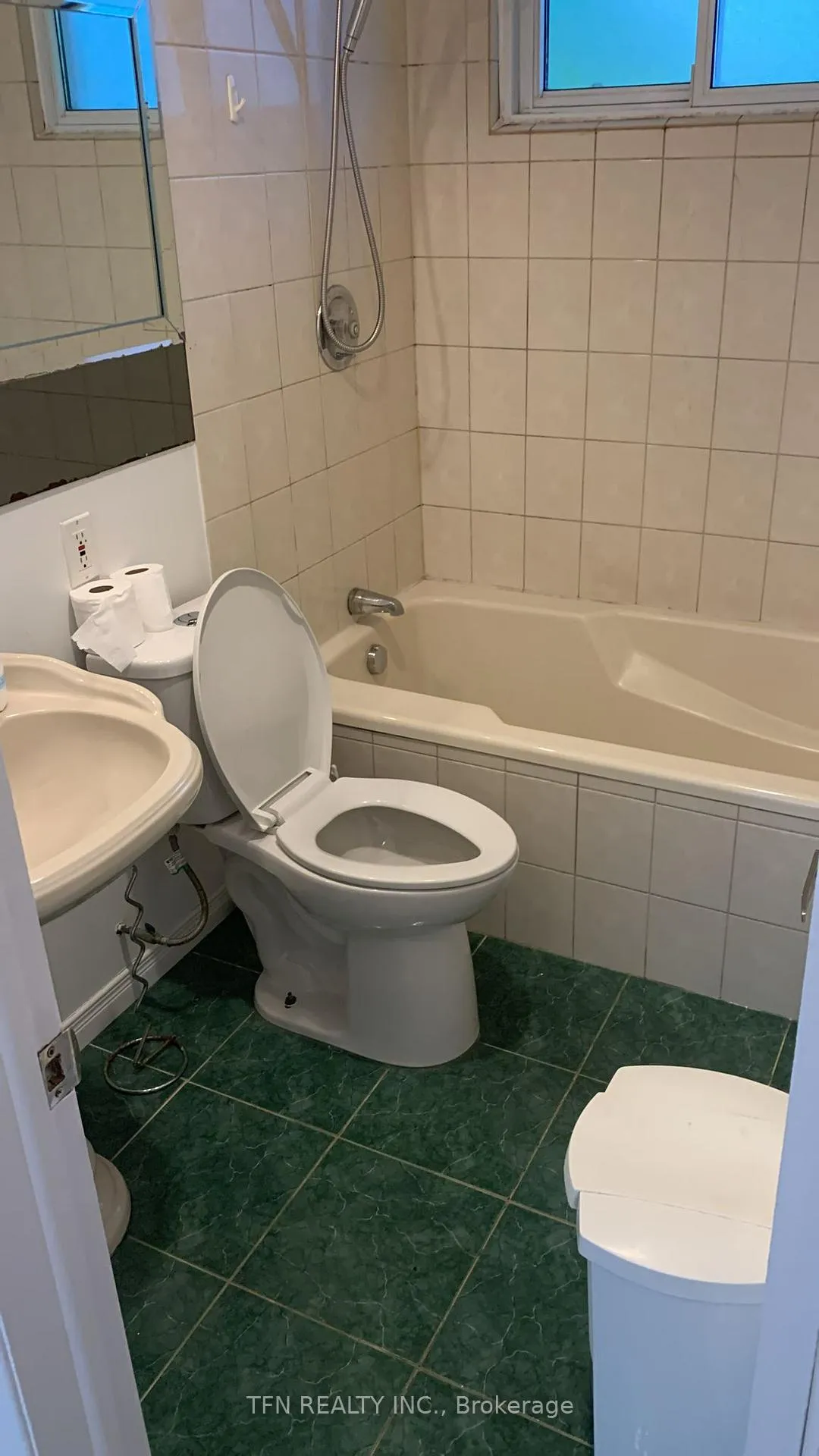 Photo 8 of Unit Upper, 26 Jones Court, Aurora, Aurora Highlands — HOMEH