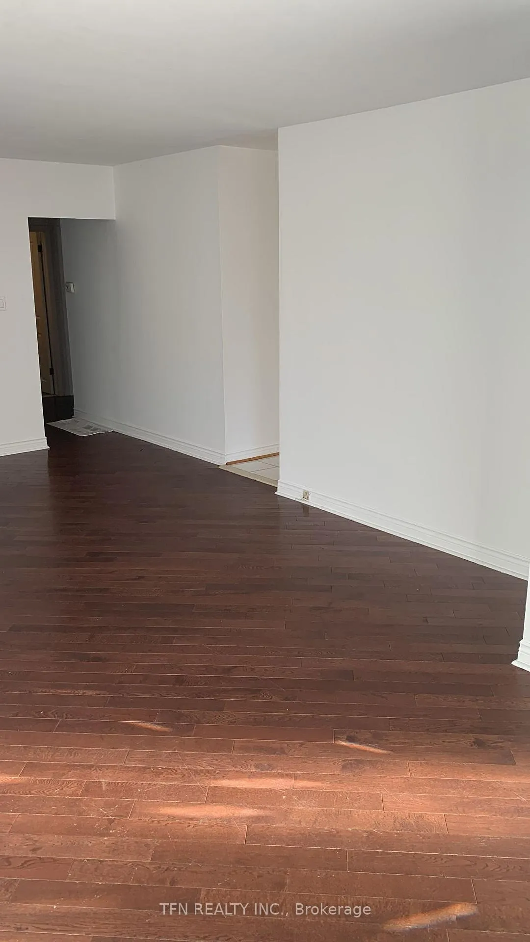 Photo 10 of Unit Upper, 26 Jones Court, Aurora, Aurora Highlands — HOMEH