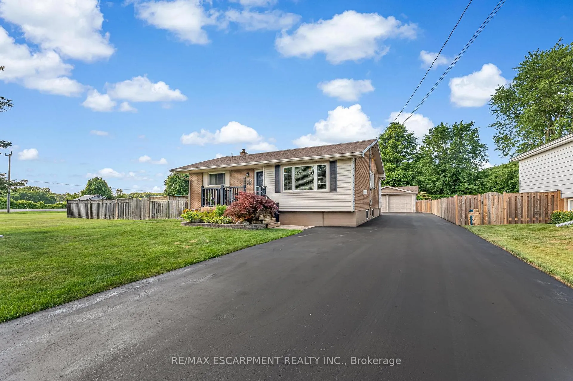 Photo 3 of 9924 Dickenson Road W, Hamilton, Airport Employment Area — HOMEH