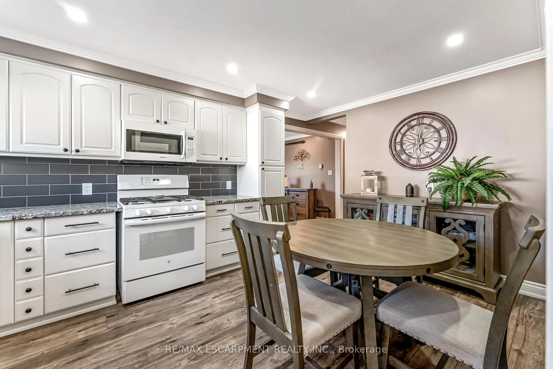 Photo 10 of 9924 Dickenson Road W, Hamilton, Airport Employment Area — HOMEH