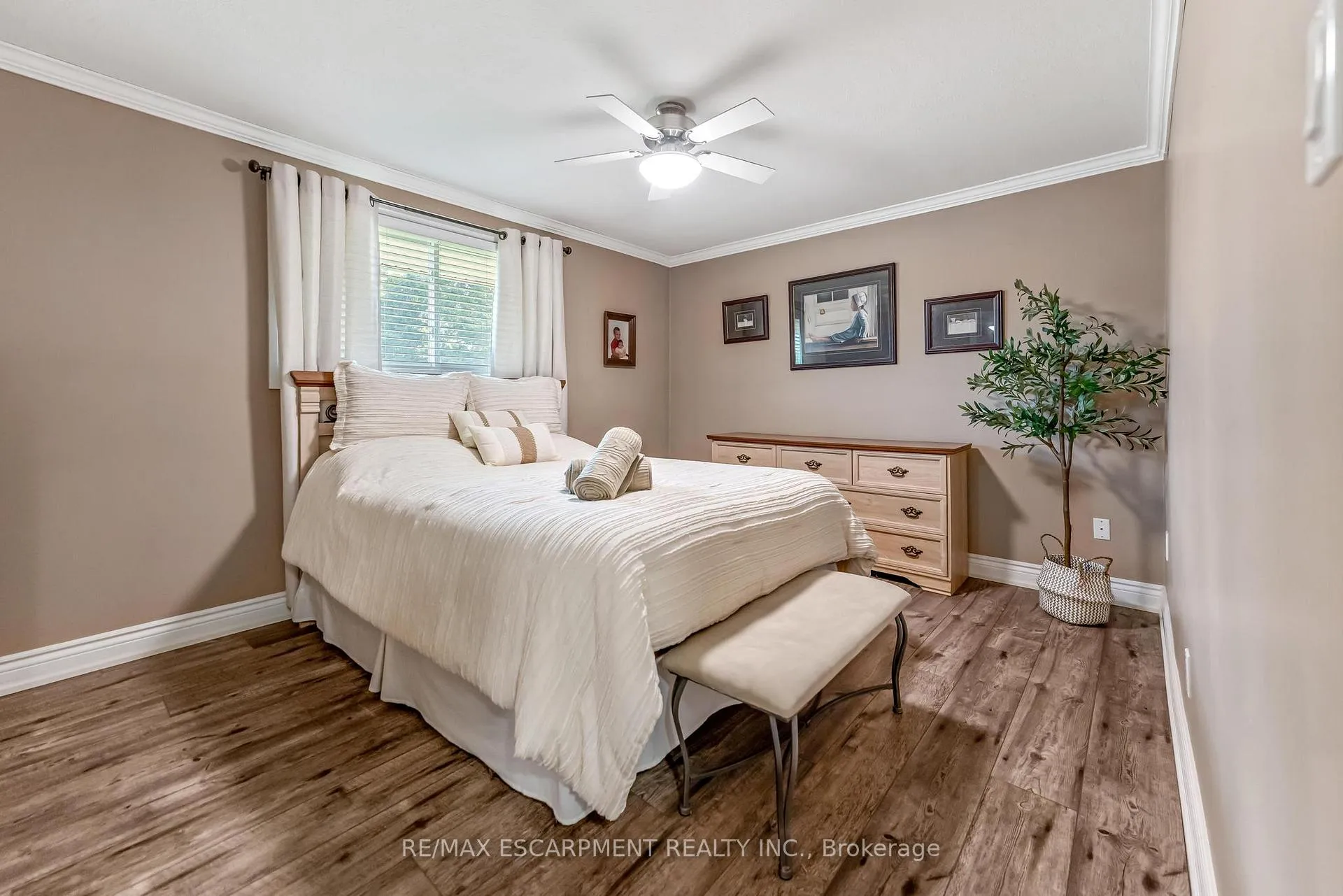Photo 16 of 9924 Dickenson Road W, Hamilton, Airport Employment Area — HOMEH