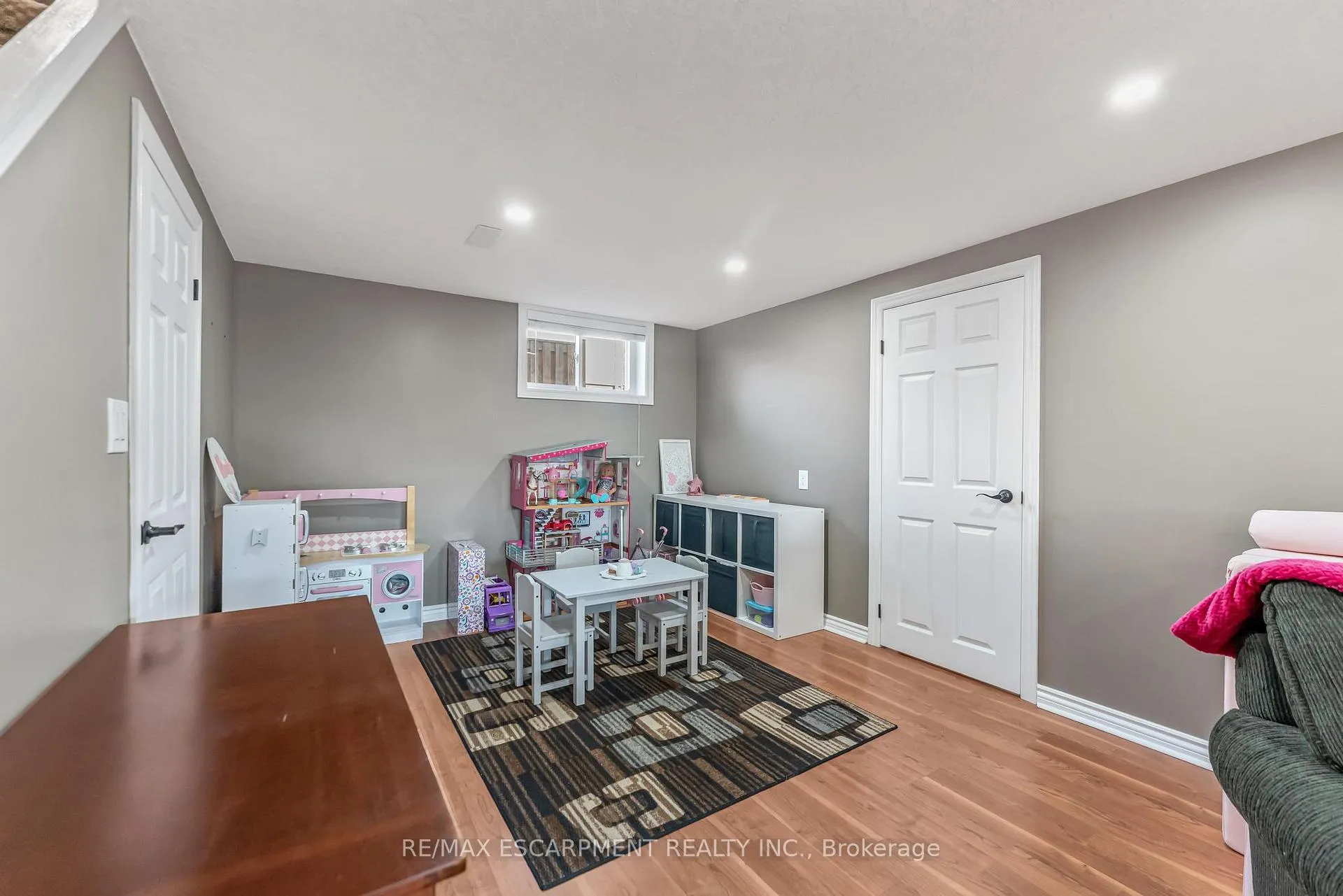 Photo 23 of 9924 Dickenson Road W, Hamilton, Airport Employment Area — HOMEH
