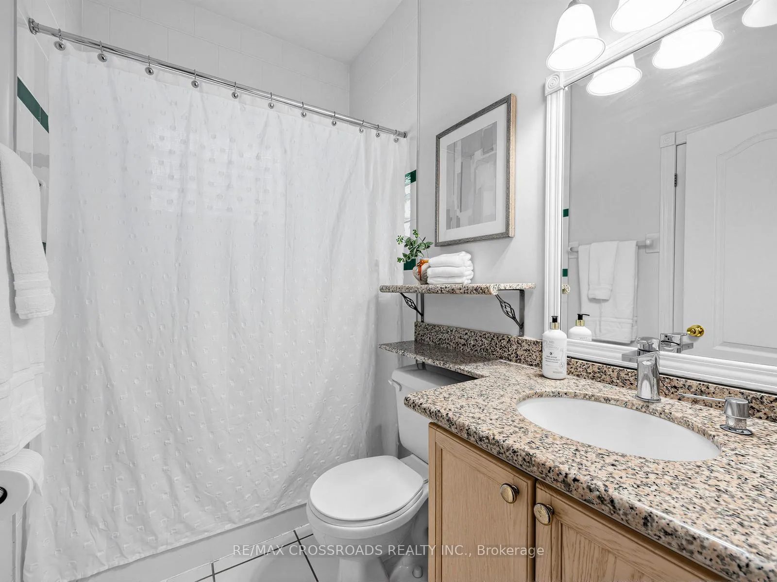 Photo 9 of 484 Poplar Avenue, Ajax, South East — HOMEH