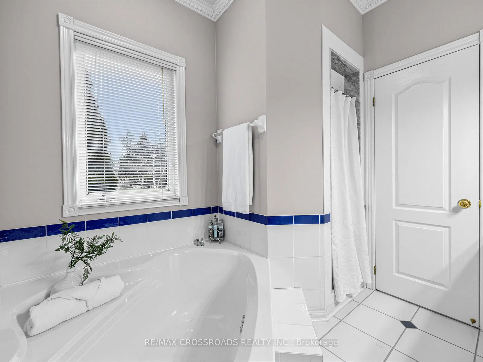 Photo 13 of 484 Poplar Avenue, Ajax, South East — HOMEH