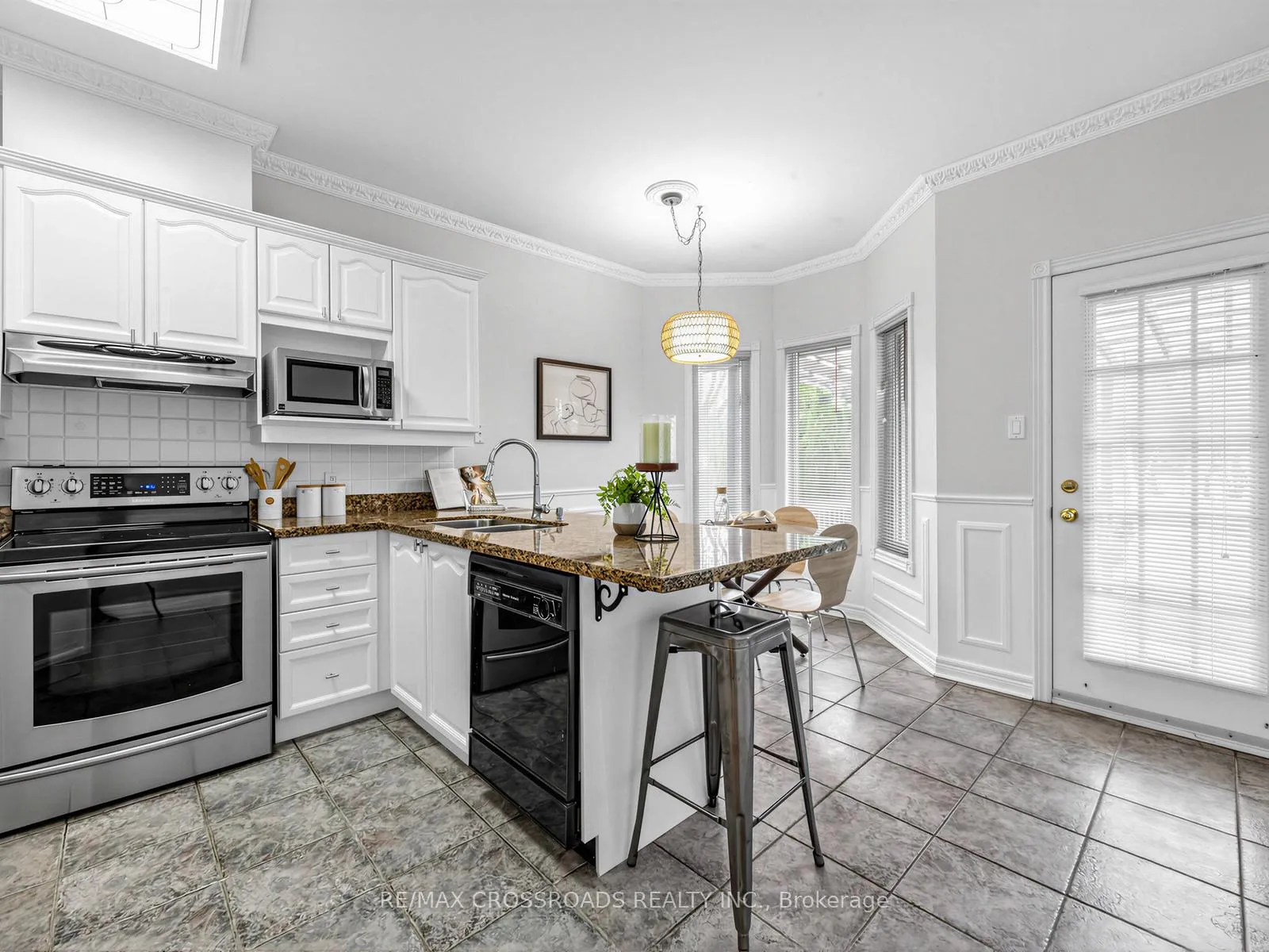 Photo 15 of 484 Poplar Avenue, Ajax, South East — HOMEH