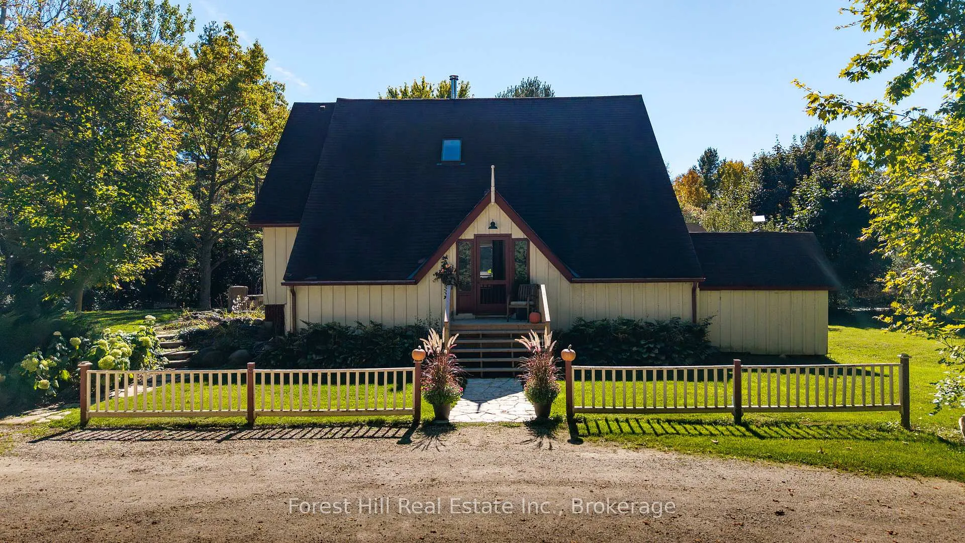 Photo 2 of 496629 Grey Road 2, Blue Mountains — HOMEH