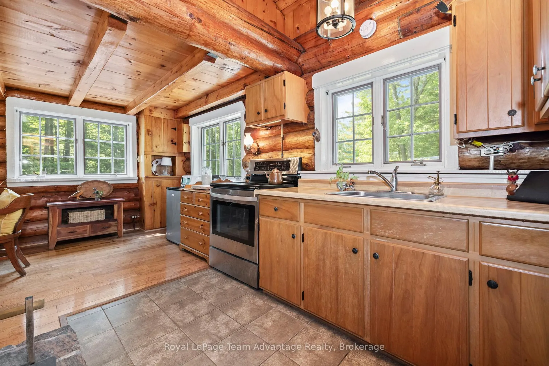 Photo 6 of 25 Limbert Lane N, McDougall — HOMEH