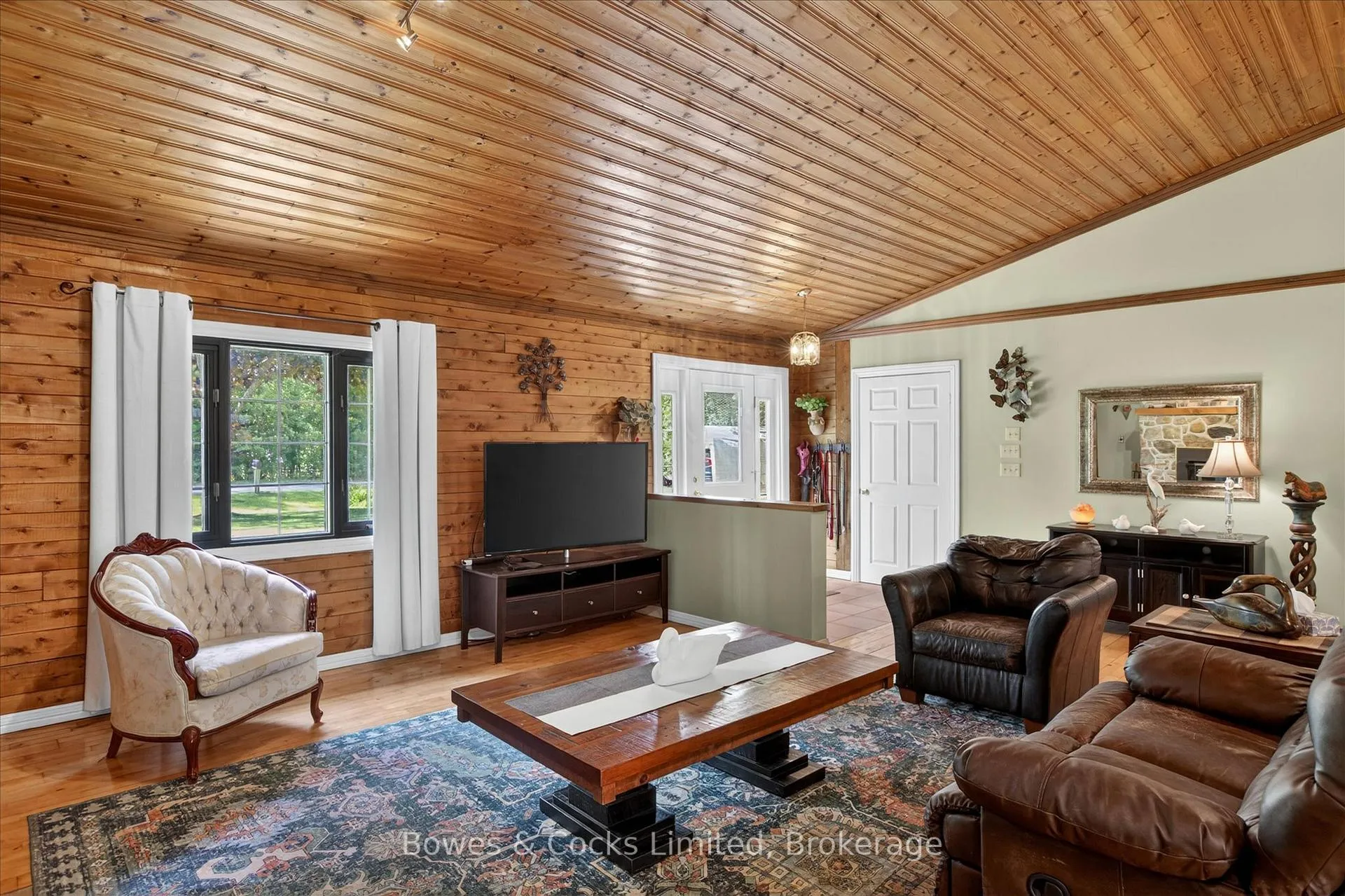 Photo 4 of 1 Graham Drive, Kawartha Lakes, Fenelon Falls — HOMEH