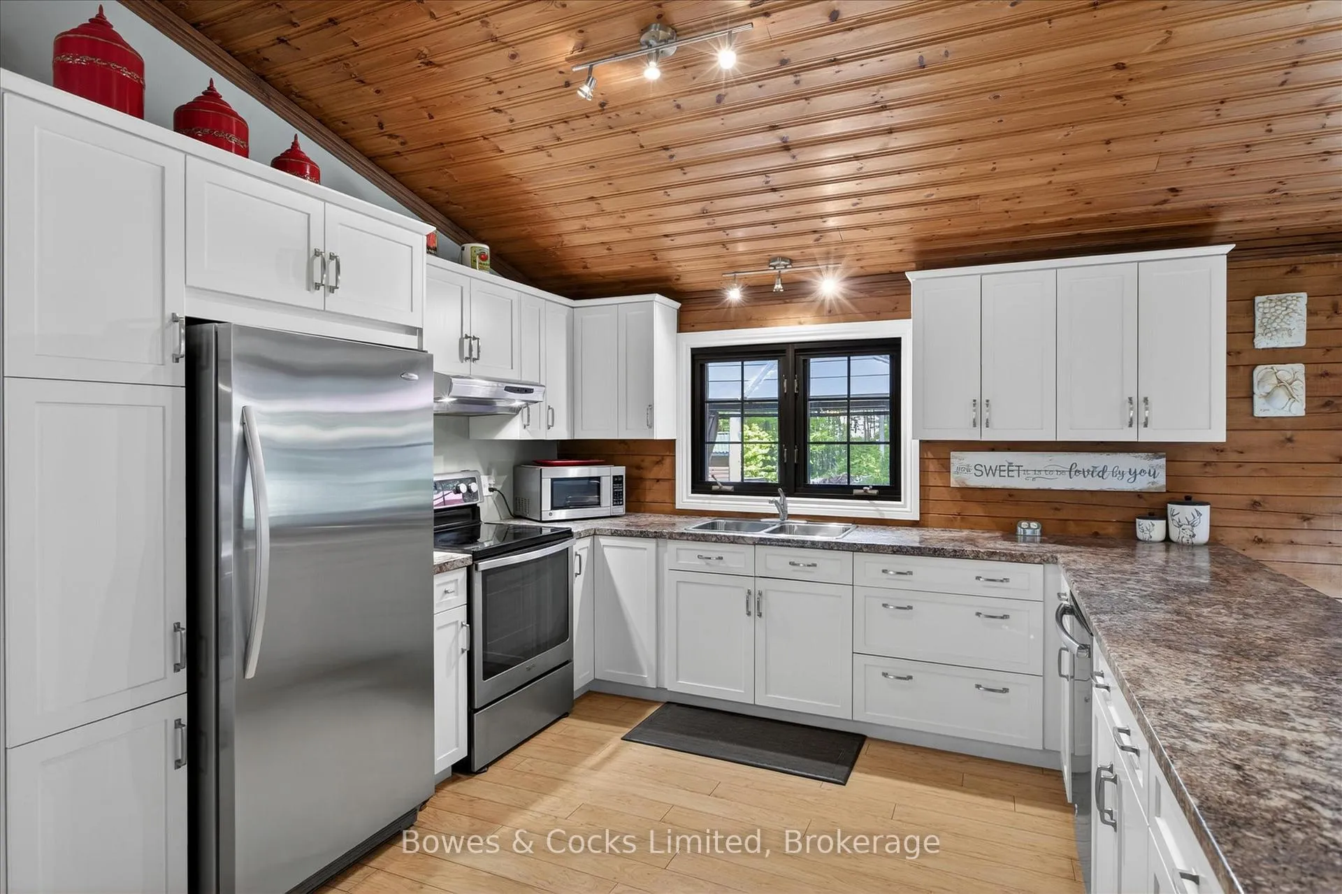 Photo 6 of 1 Graham Drive, Kawartha Lakes, Fenelon Falls — HOMEH