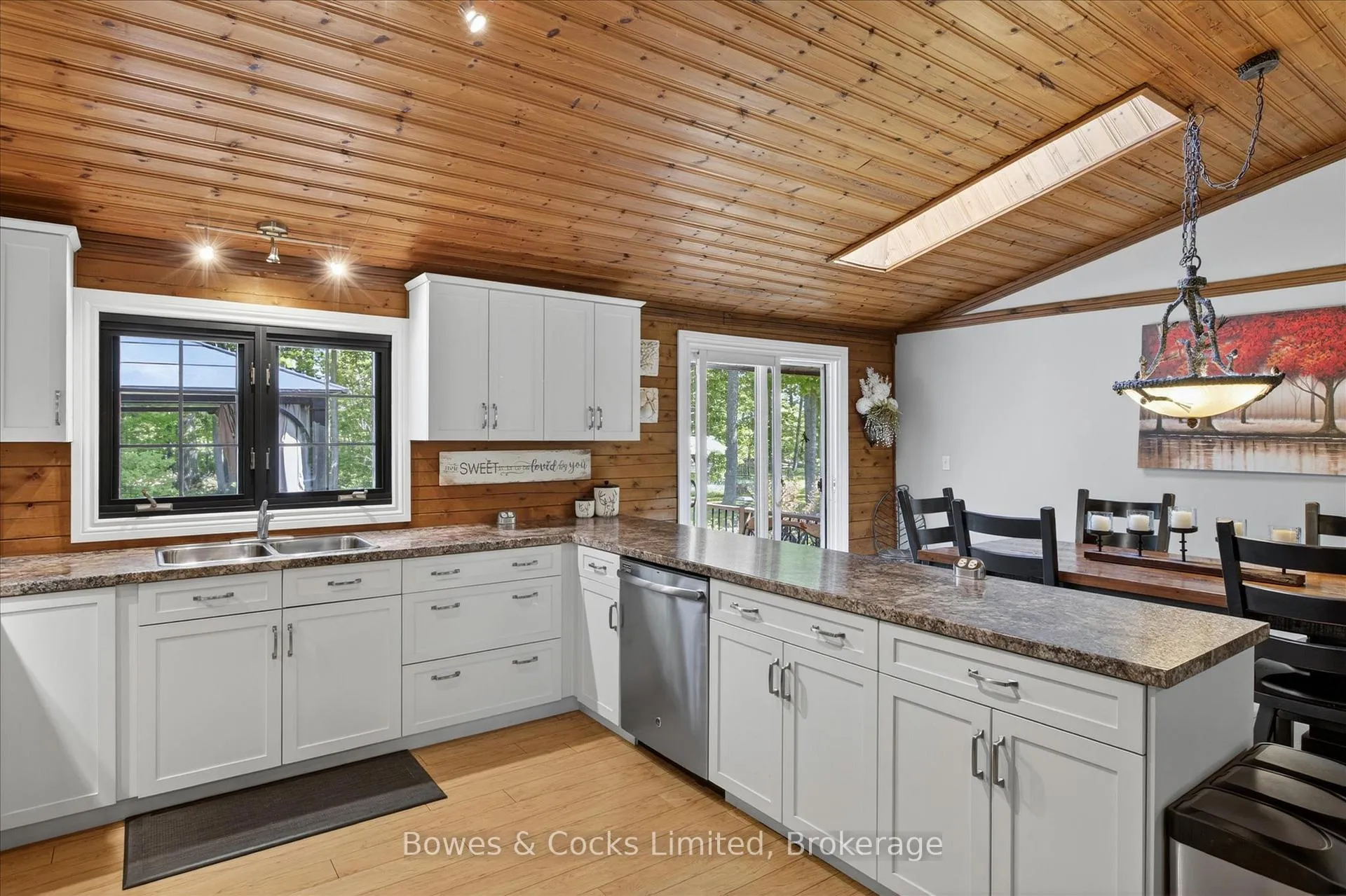 Photo 7 of 1 Graham Drive, Kawartha Lakes, Fenelon Falls — HOMEH