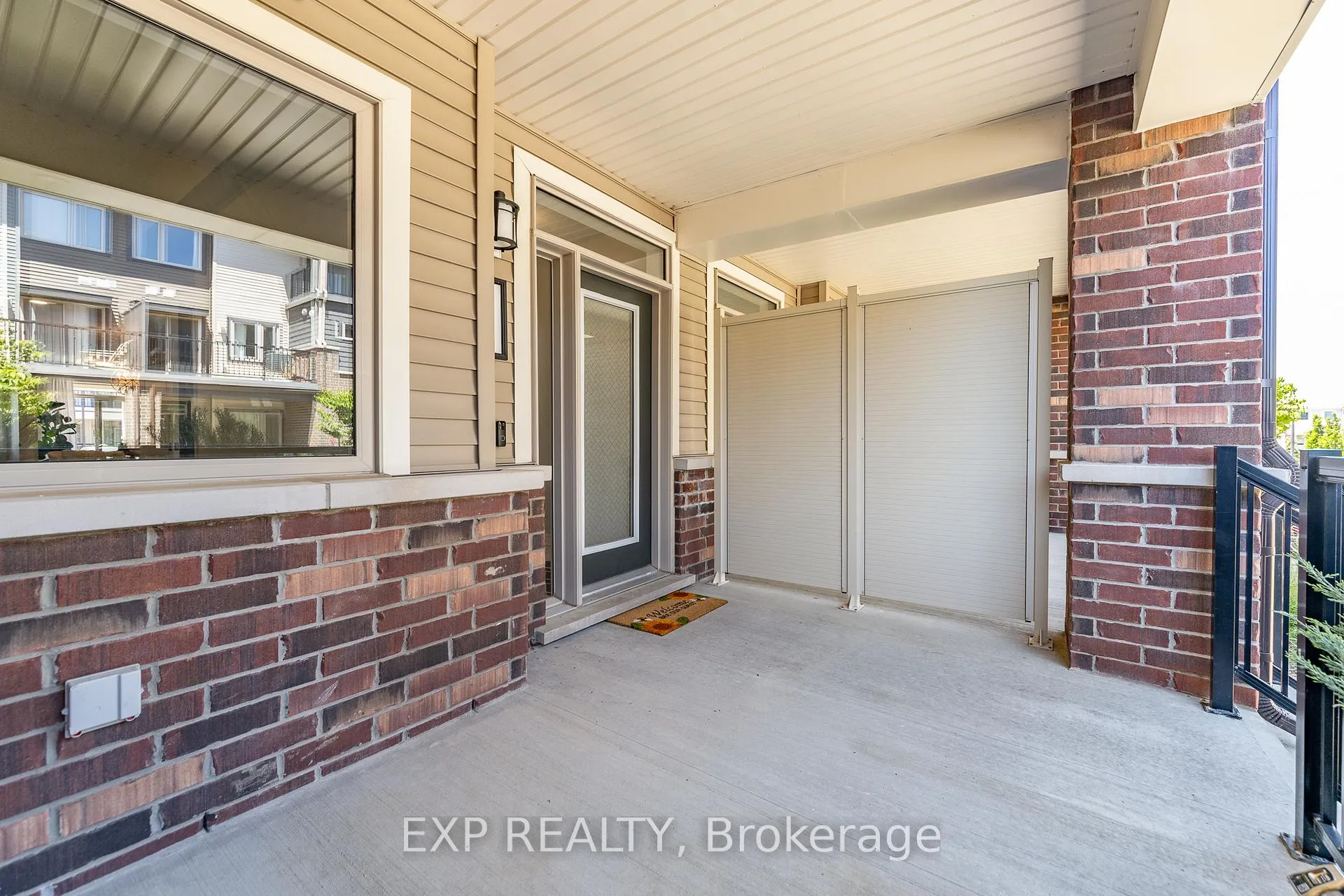 Photo 3 of 215 Lapland Private, Ottawa, Kanata - Emerald Meadows/Trailwest — HOMEH