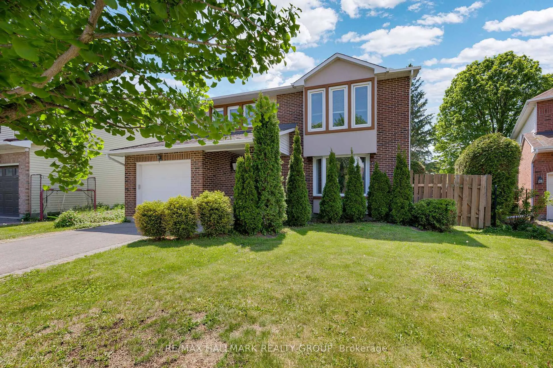 Photo 2 of 6202 Ravine Way, Ottawa, Convent Glen — HOMEH