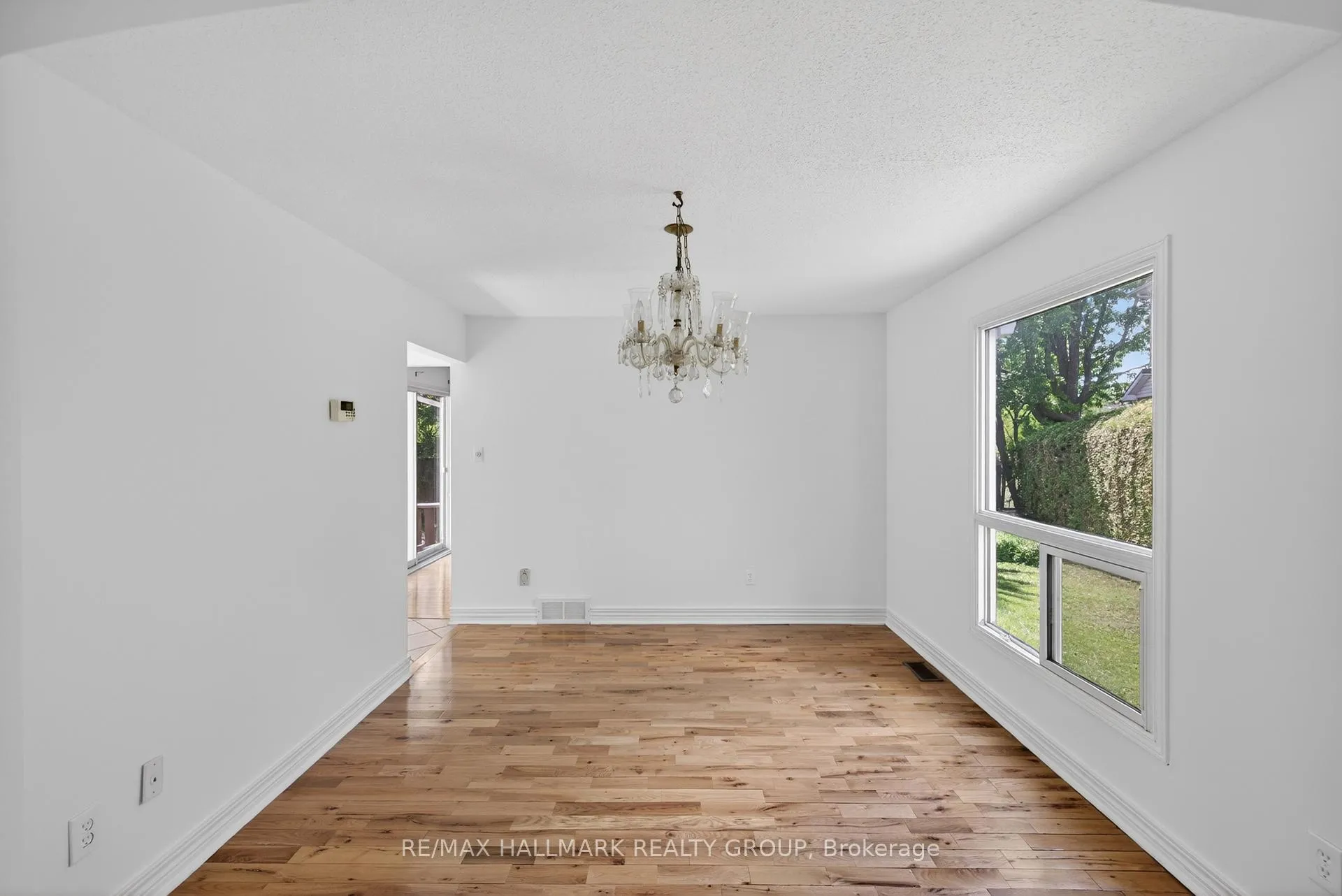 Photo 7 of 6202 Ravine Way, Ottawa, Convent Glen — HOMEH