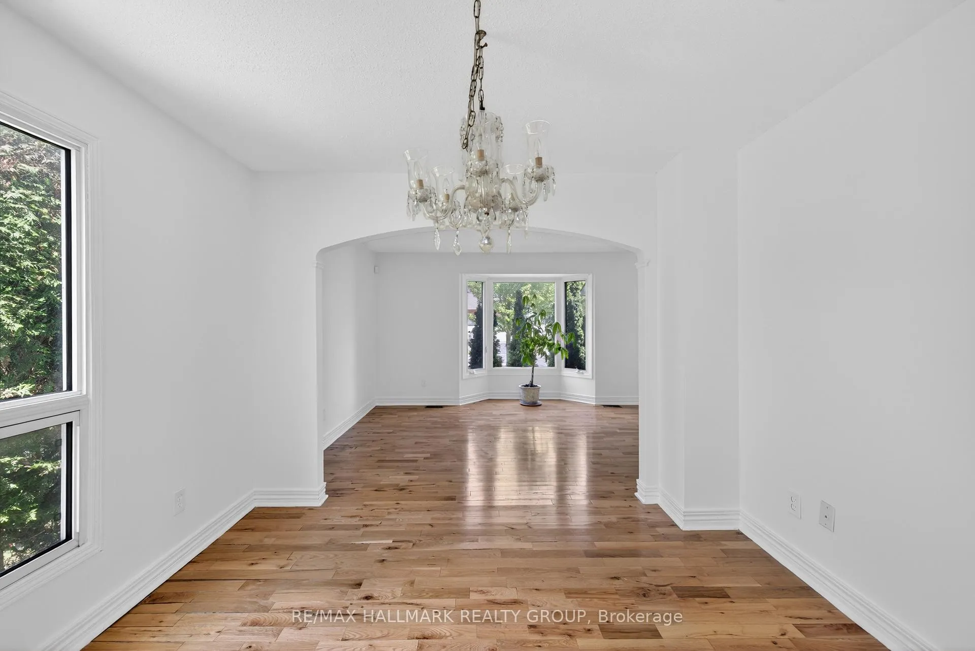 Photo 9 of 6202 Ravine Way, Ottawa, Convent Glen — HOMEH