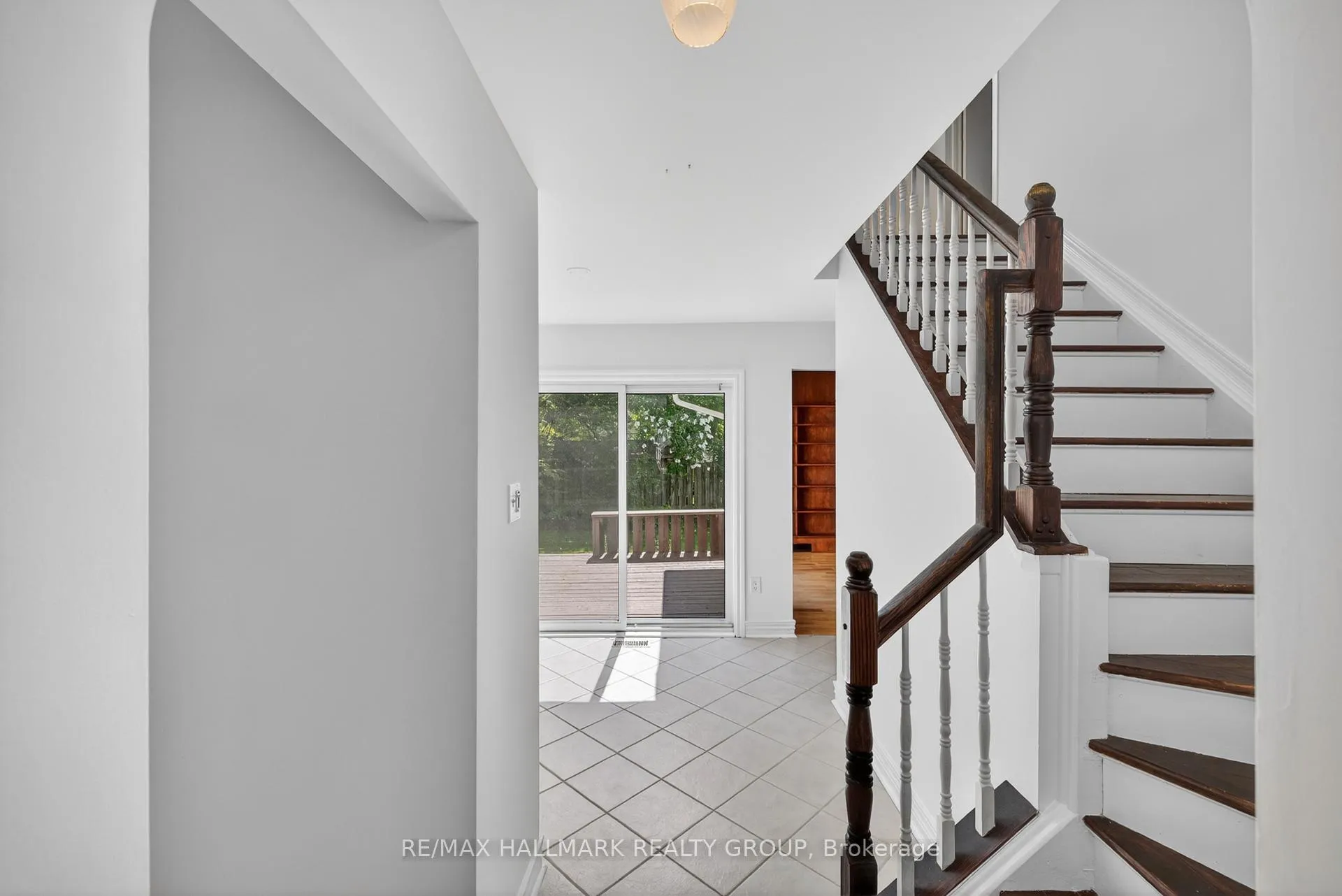 Photo 10 of 6202 Ravine Way, Ottawa, Convent Glen — HOMEH