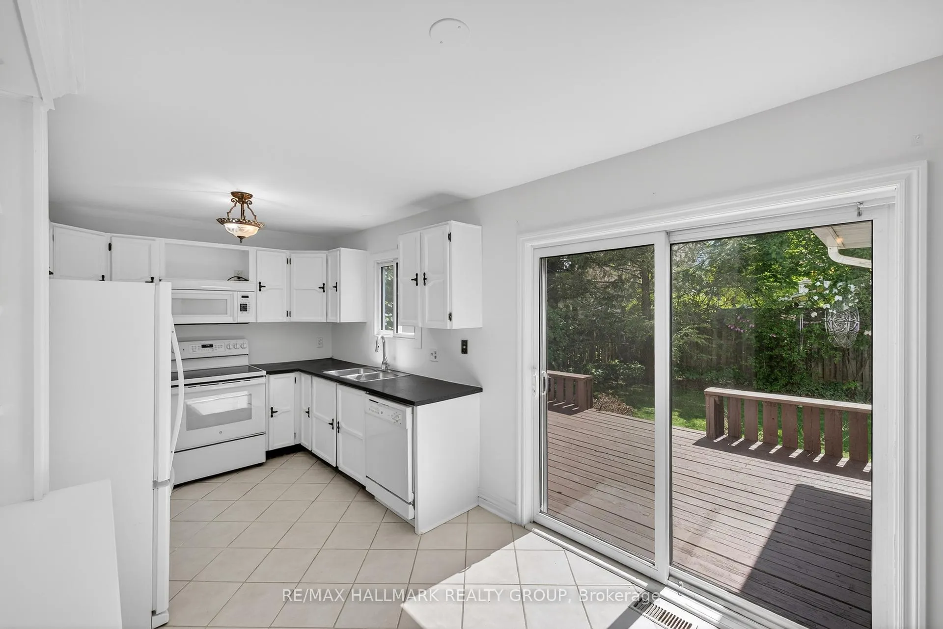 Photo 11 of 6202 Ravine Way, Ottawa, Convent Glen — HOMEH