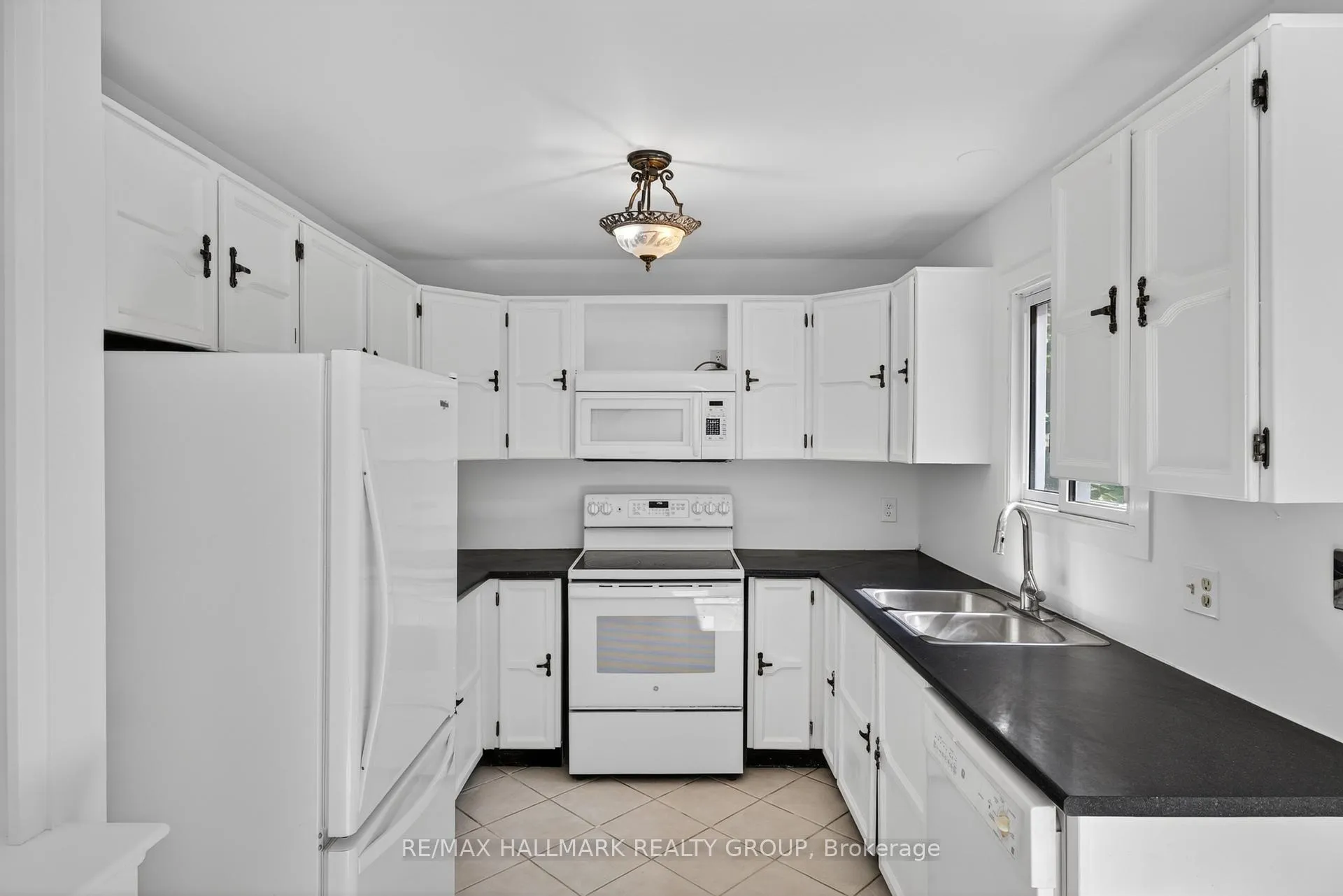 Photo 13 of 6202 Ravine Way, Ottawa, Convent Glen — HOMEH