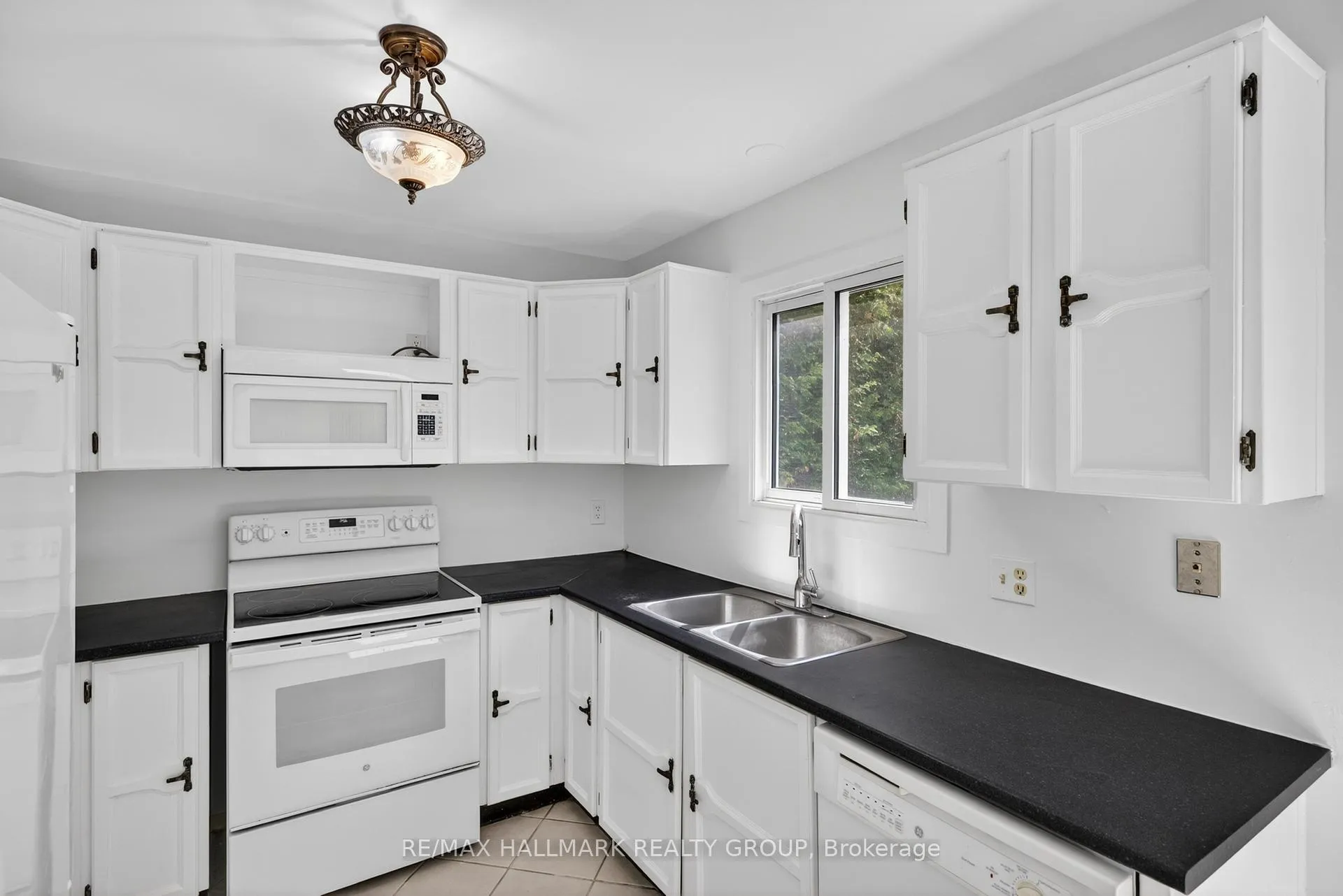 Photo 14 of 6202 Ravine Way, Ottawa, Convent Glen — HOMEH