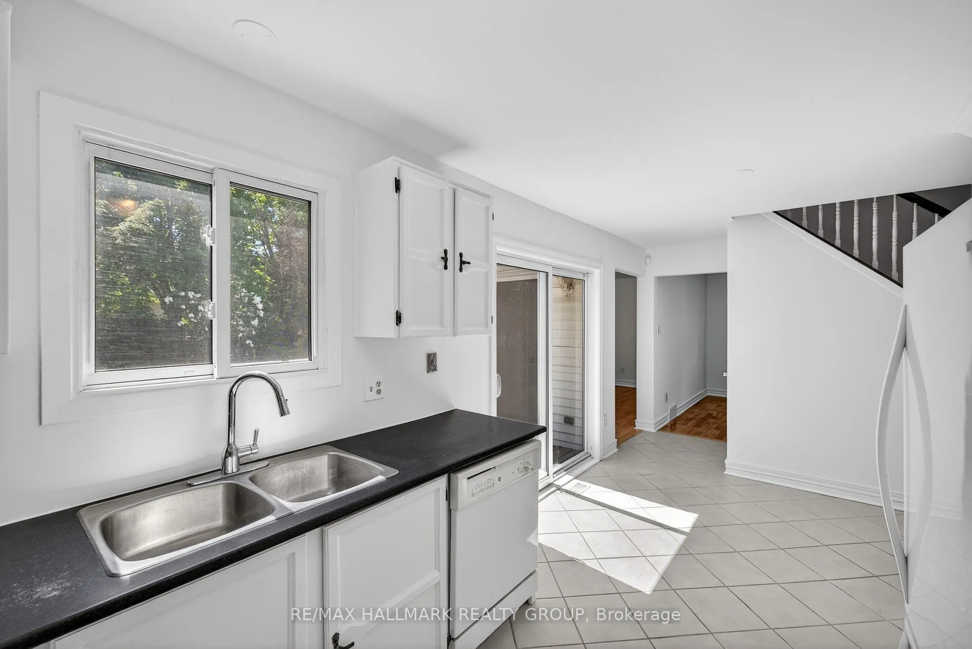 Photo 15 of 6202 Ravine Way, Ottawa, Convent Glen — HOMEH