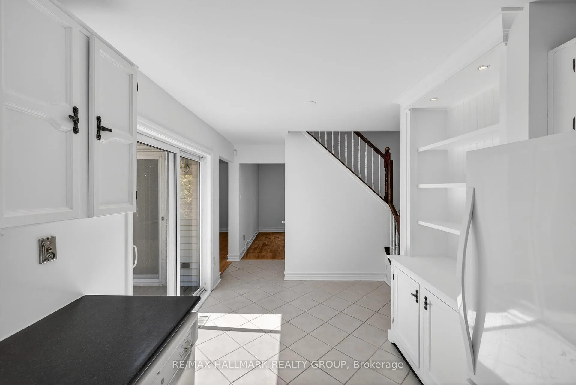 Photo 16 of 6202 Ravine Way, Ottawa, Convent Glen — HOMEH