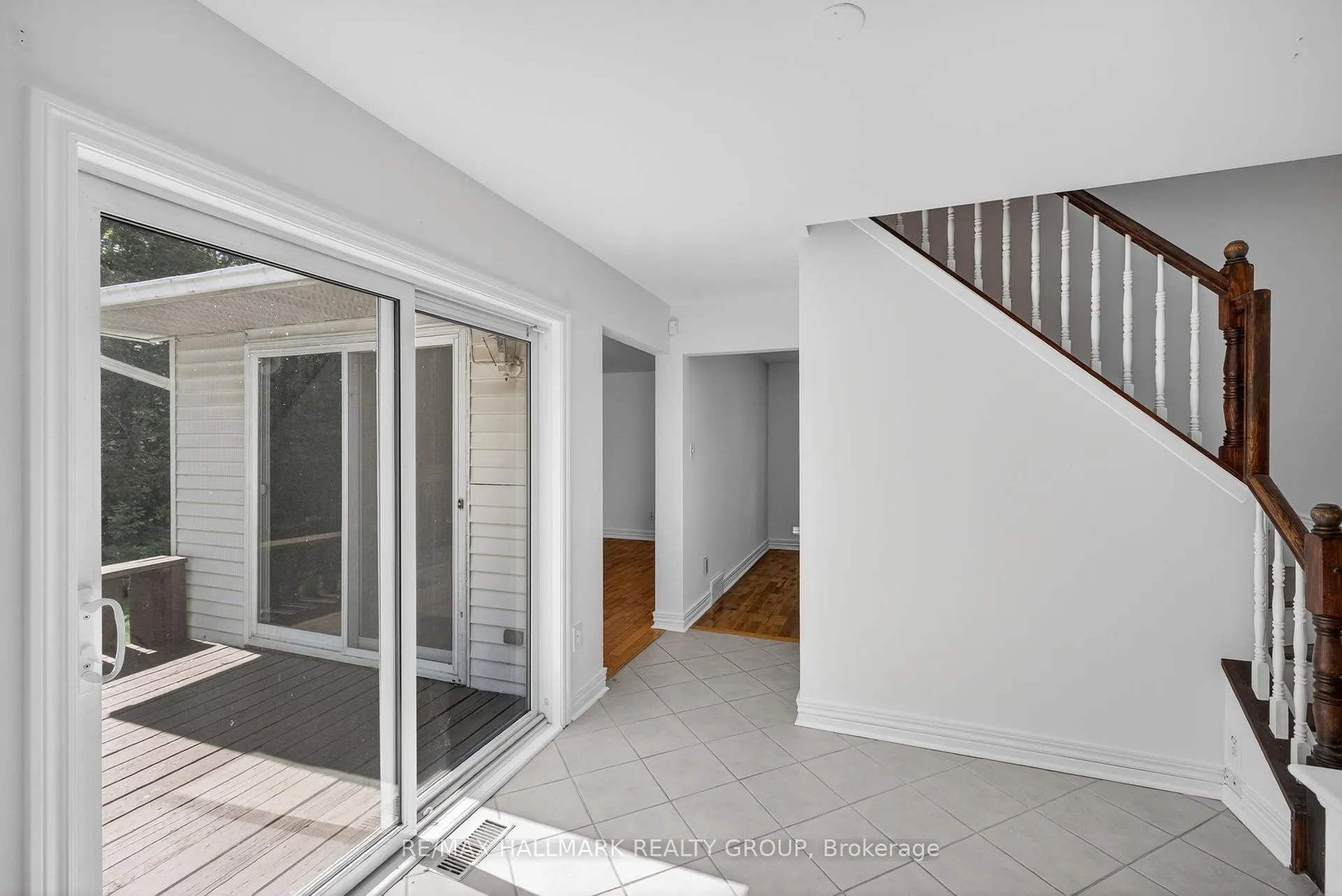 Photo 18 of 6202 Ravine Way, Ottawa, Convent Glen — HOMEH