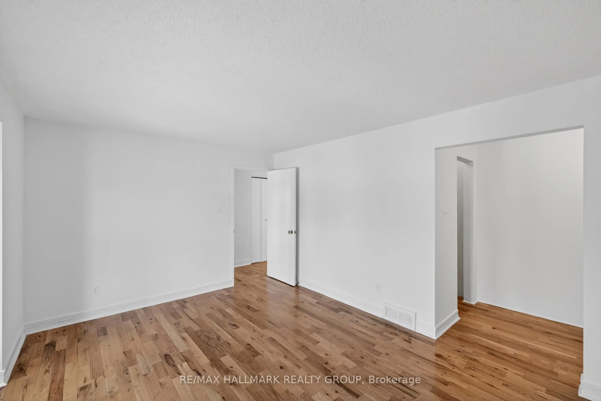 Photo 24 of 6202 Ravine Way, Ottawa, Convent Glen — HOMEH