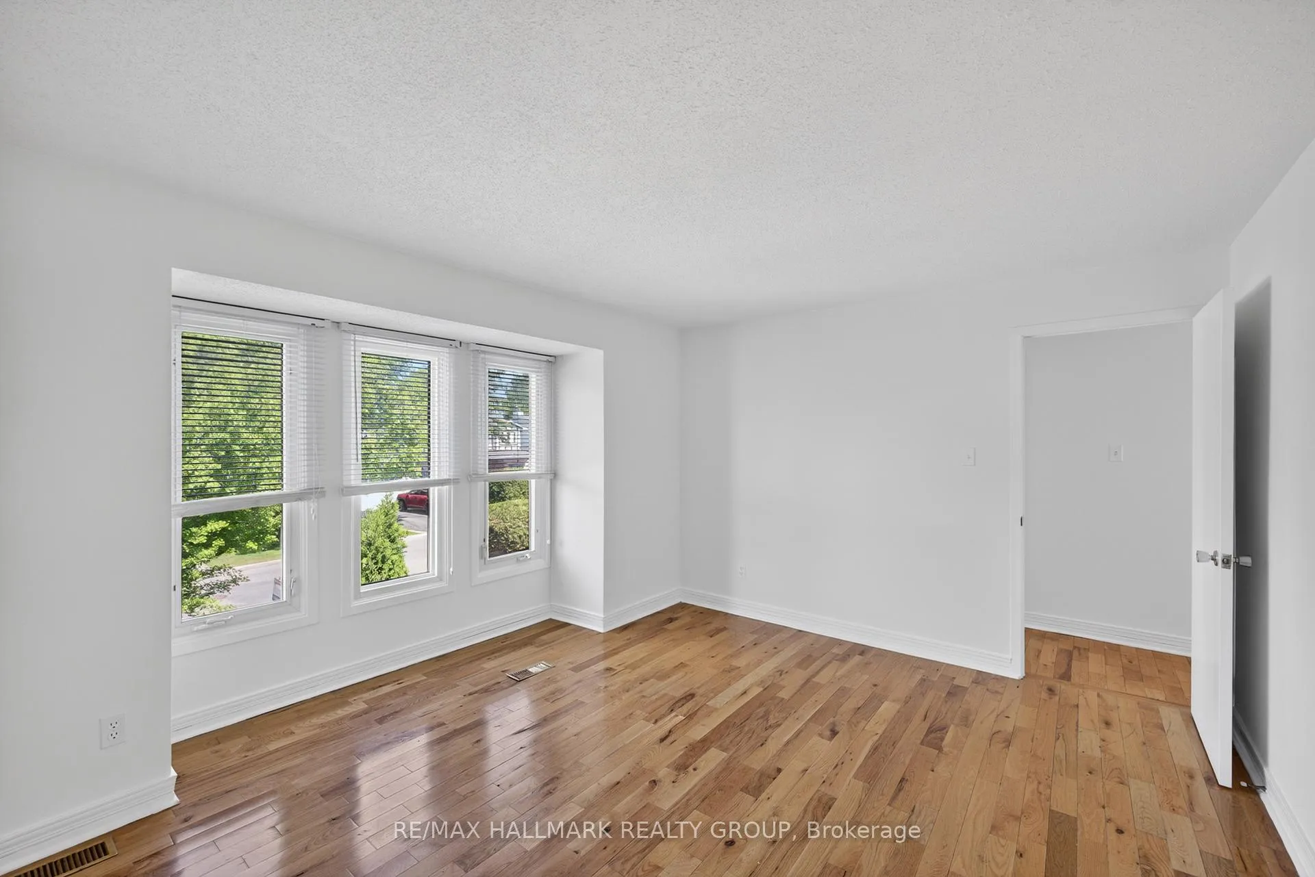 Photo 25 of 6202 Ravine Way, Ottawa, Convent Glen — HOMEH