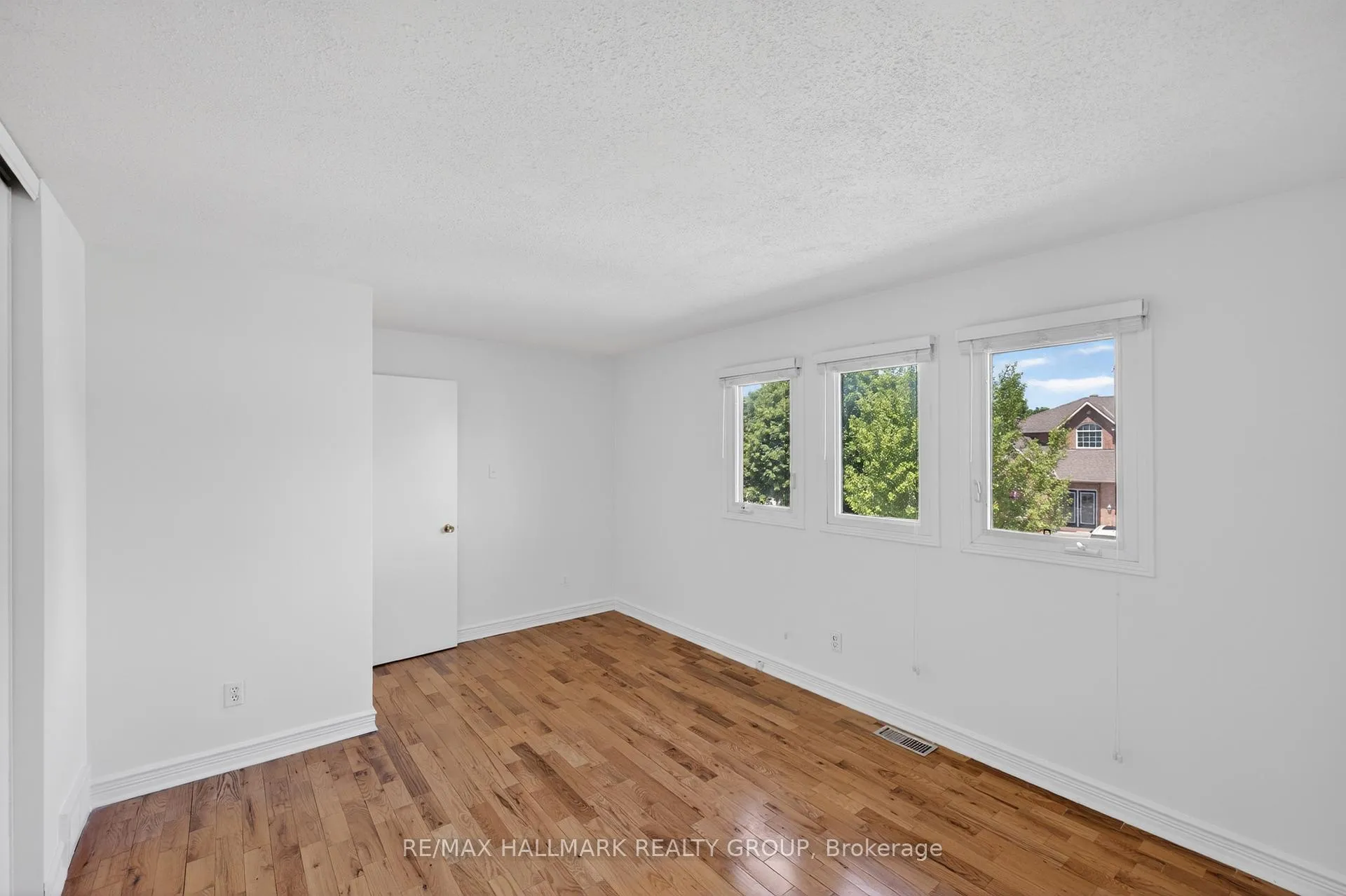 Photo 28 of 6202 Ravine Way, Ottawa, Convent Glen — HOMEH