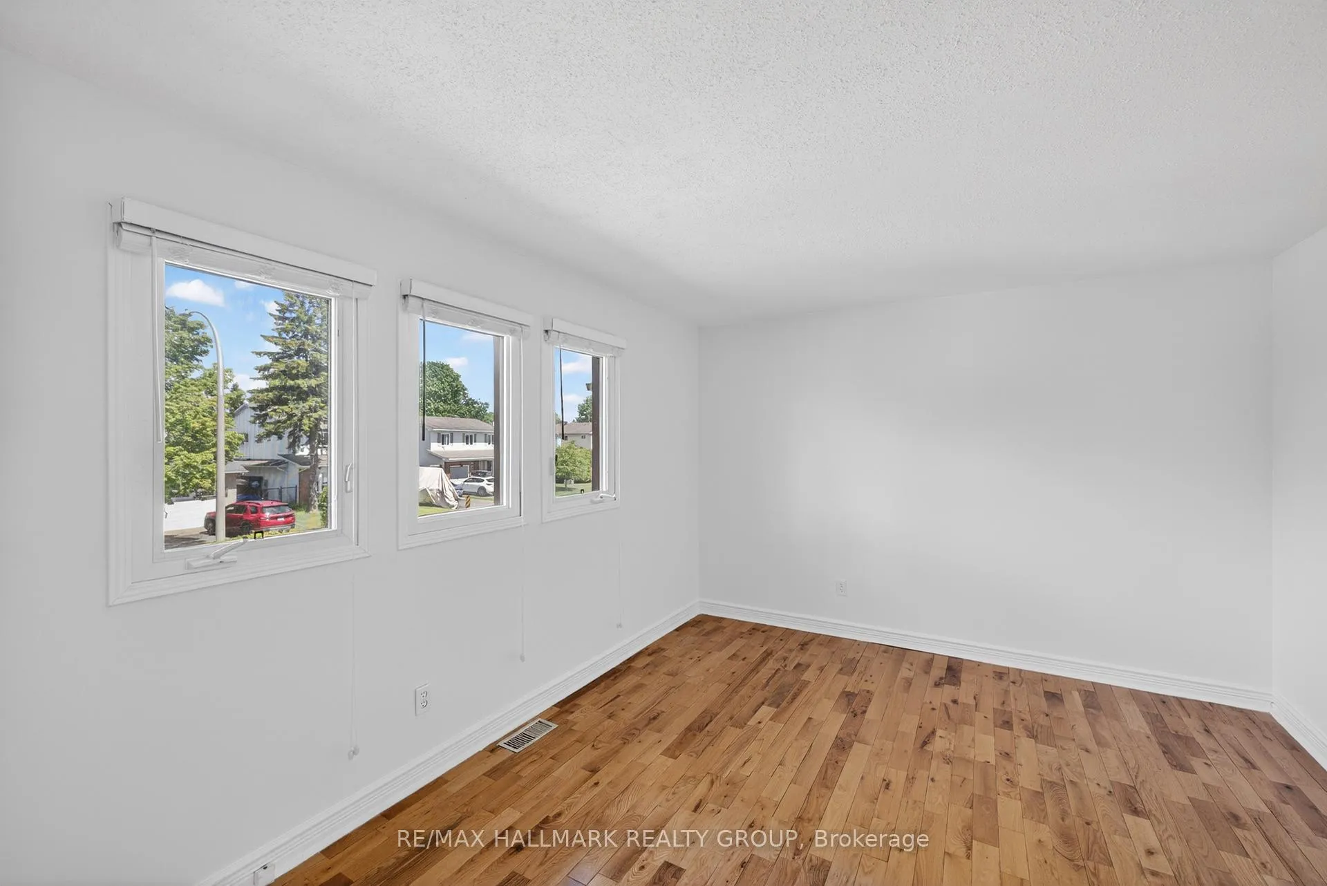 Photo 30 of 6202 Ravine Way, Ottawa, Convent Glen — HOMEH
