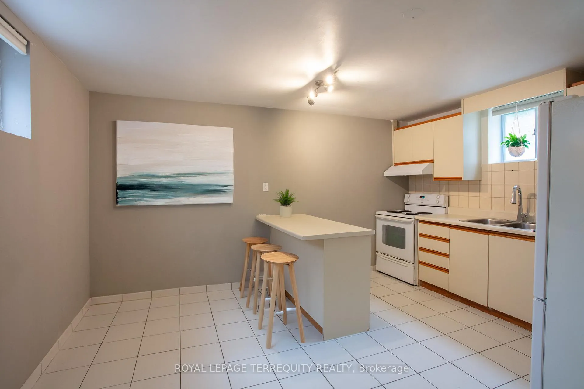 Photo 3 of Unit Basement, 10 Northcliffe Boulevard, Toronto, Corso Italia-Davenport — HOMEH