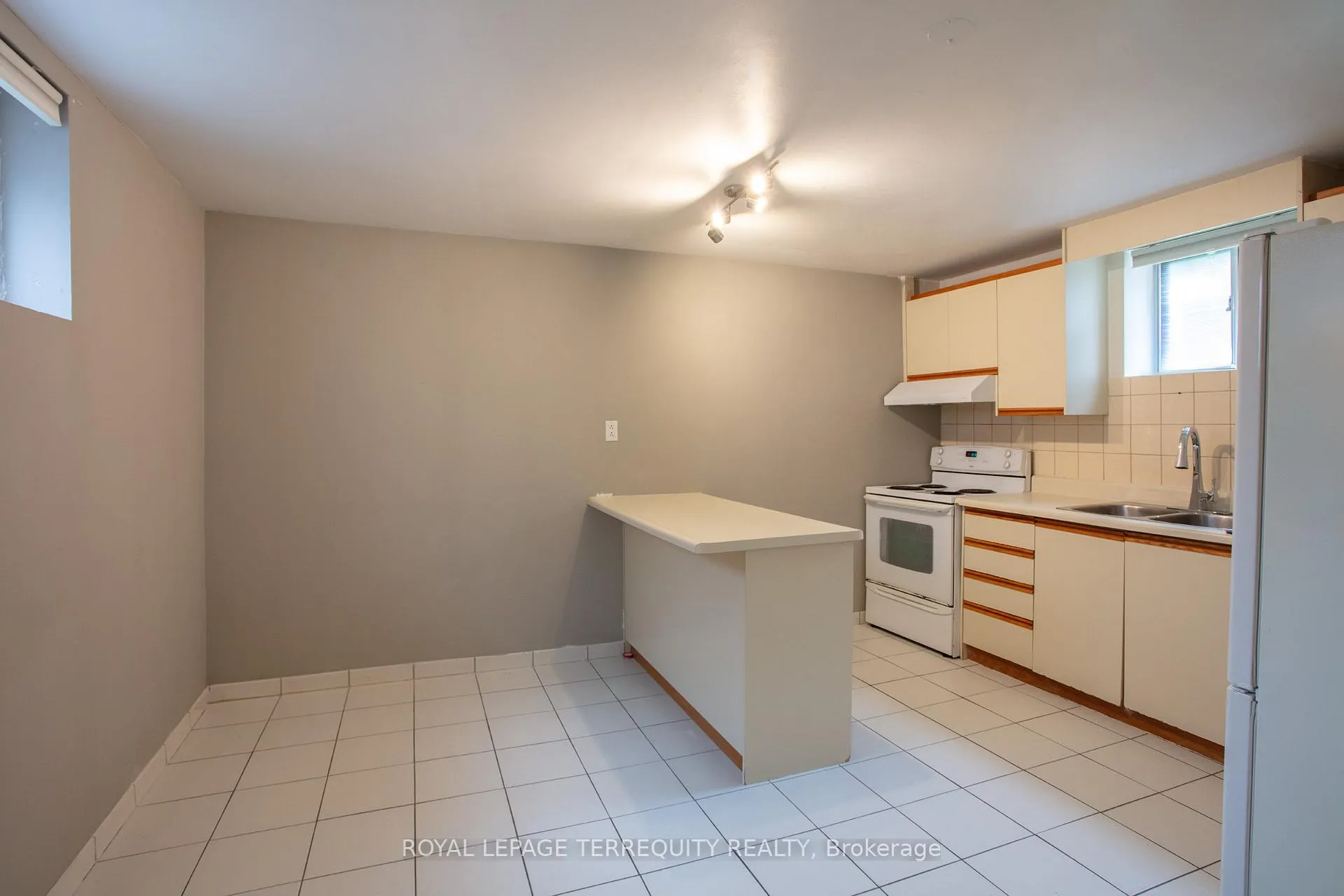 Photo 4 of Unit Basement, 10 Northcliffe Boulevard, Toronto, Corso Italia-Davenport — HOMEH